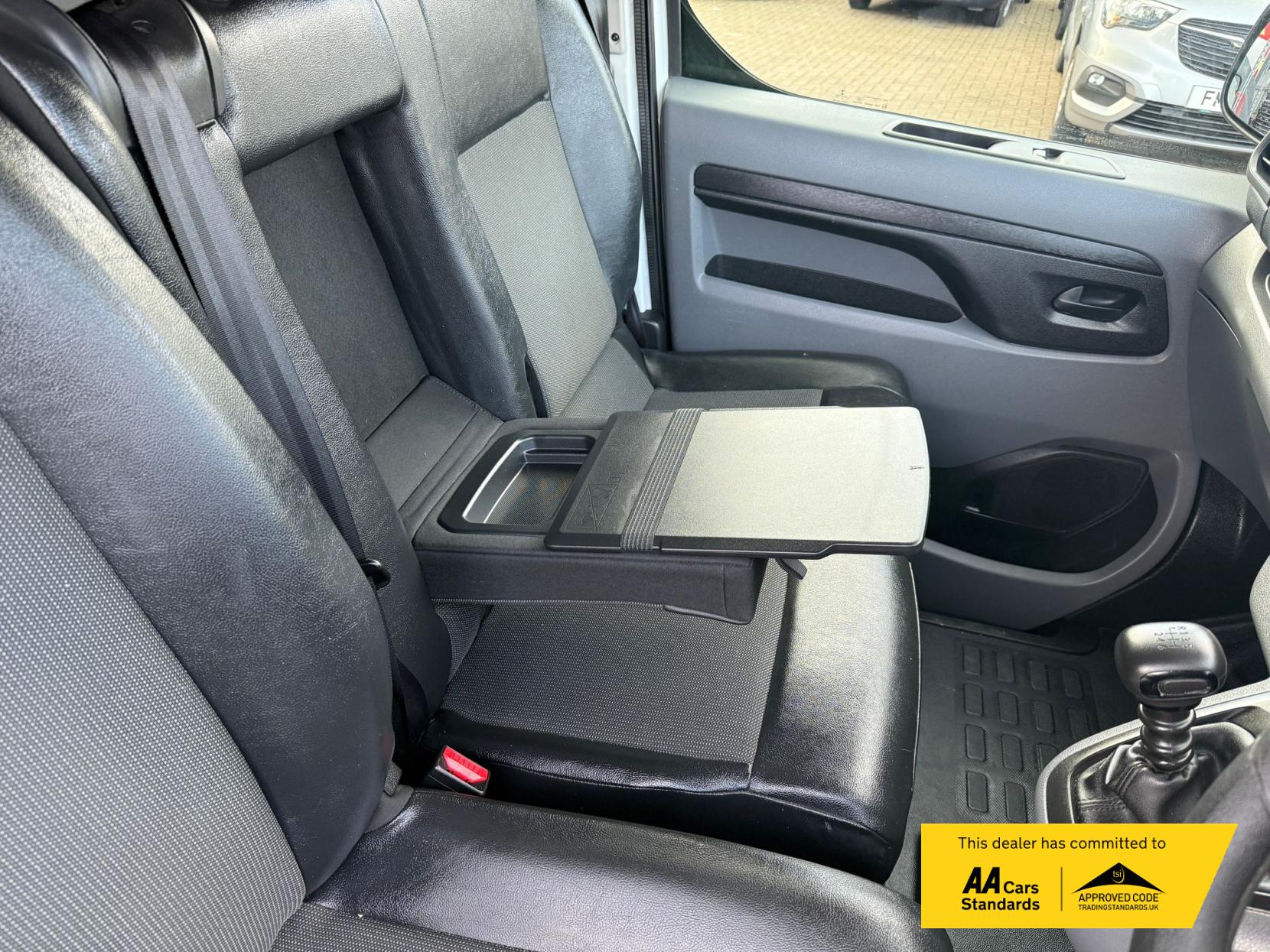 Vauxhall Vivaro 2.0 Turbo D 3100 Sportive Crew Van Double Cab 5dr Diesel Manual L1 H1 Euro 6 (s/s) (120 ps)