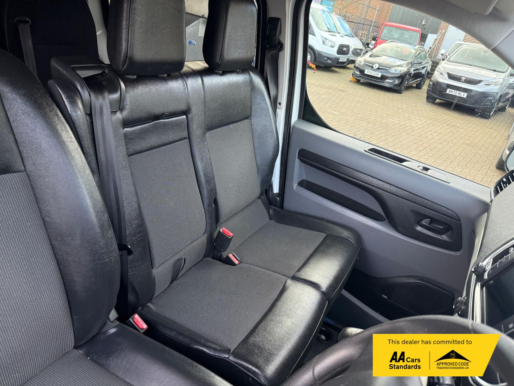 Vauxhall Vivaro 2.0 Turbo D 3100 Sportive Crew Van Double Cab 5dr Diesel Manual L1 H1 Euro 6 (s/s) (120 ps)