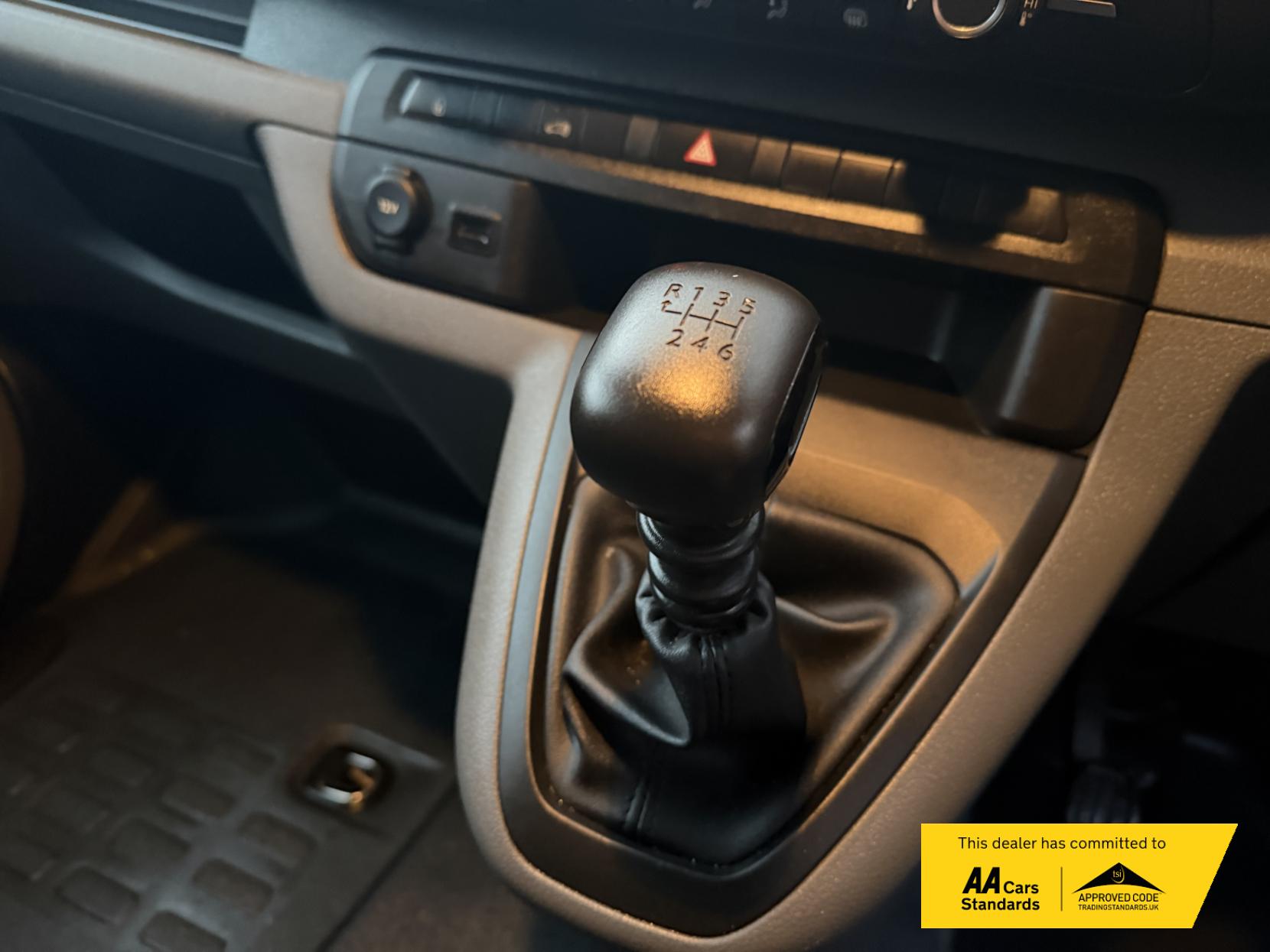 Vauxhall Vivaro 2.0 Turbo D 3100 Sportive Crew Van Double Cab 5dr Diesel Manual L1 H1 Euro 6 (s/s) (120 ps)