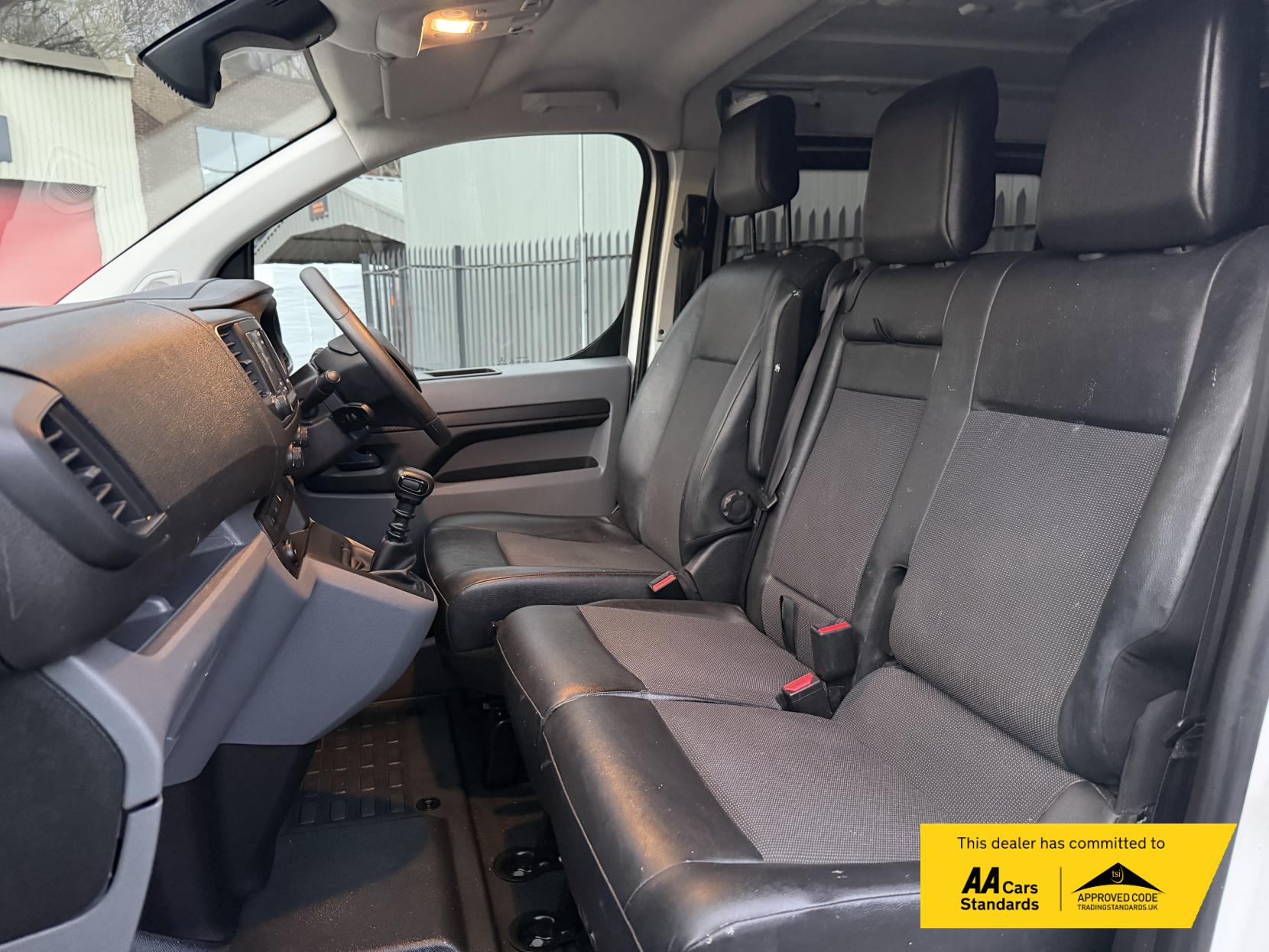 Vauxhall Vivaro 2.0 Turbo D 3100 Sportive Crew Van Double Cab 5dr Diesel Manual L1 H1 Euro 6 (s/s) (120 ps)