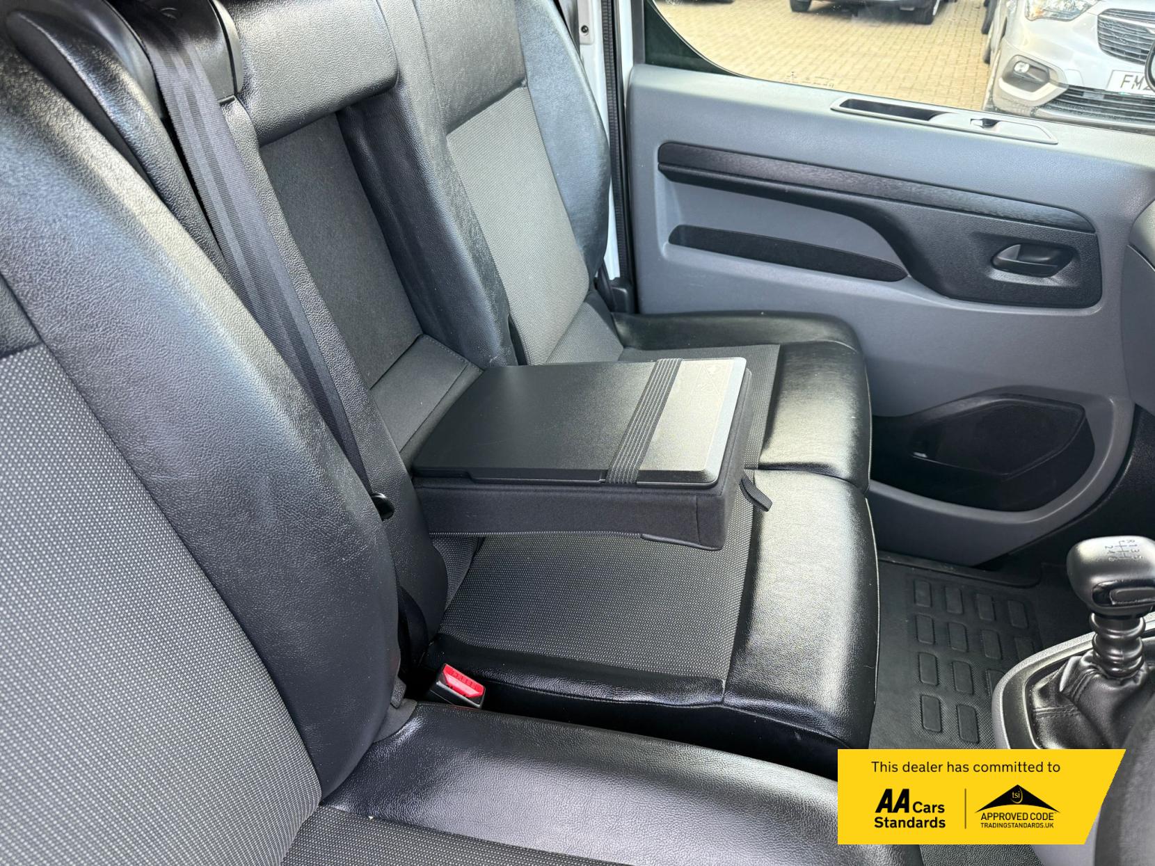 Vauxhall Vivaro 2.0 Turbo D 3100 Sportive Crew Van Double Cab 5dr Diesel Manual L1 H1 Euro 6 (s/s) (120 ps)