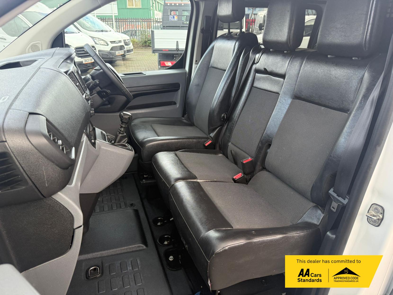 Vauxhall Vivaro 2.0 Turbo D 3100 Sportive Crew Van Double Cab 5dr Diesel Manual L1 H1 Euro 6 (s/s) (120 ps)