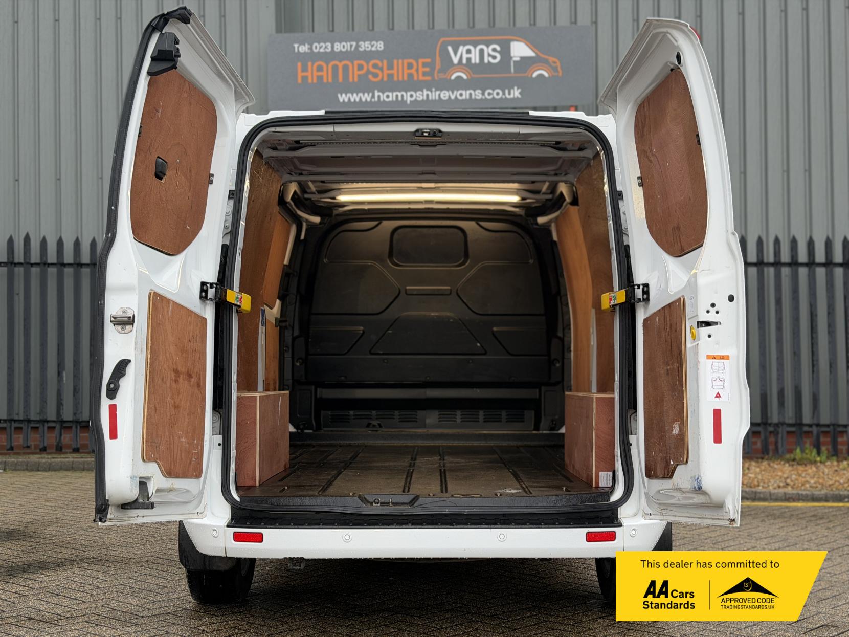 Ford Transit Custom 2.0 300 EcoBlue Limited Panel Van 5dr Diesel Manual L2 H1 Euro 6 (s/s) (130 ps)