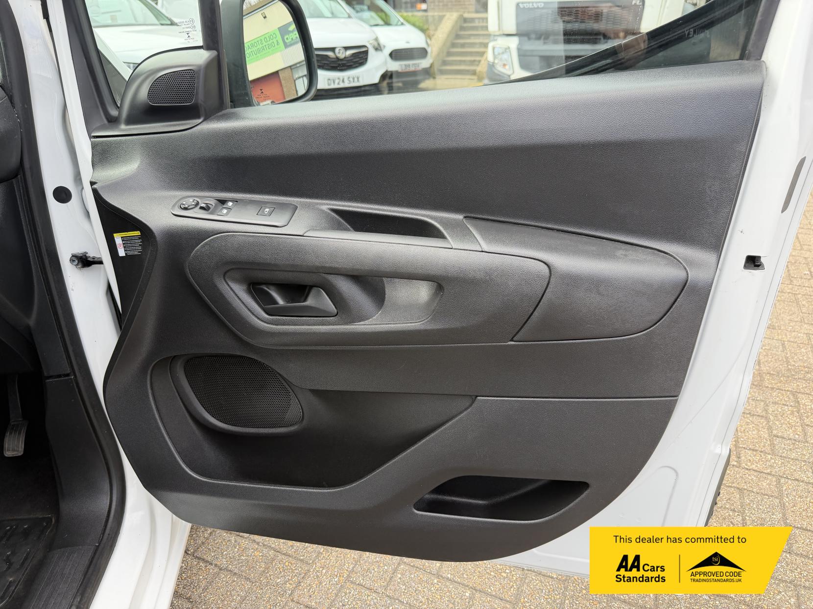 2021 Vauxhall Combo 1.5 Turbo D 2300 Sportive Panel Van 4dr Diesel Manual L2 H1 Euro 6 (100 ps) - Thumbnail 71