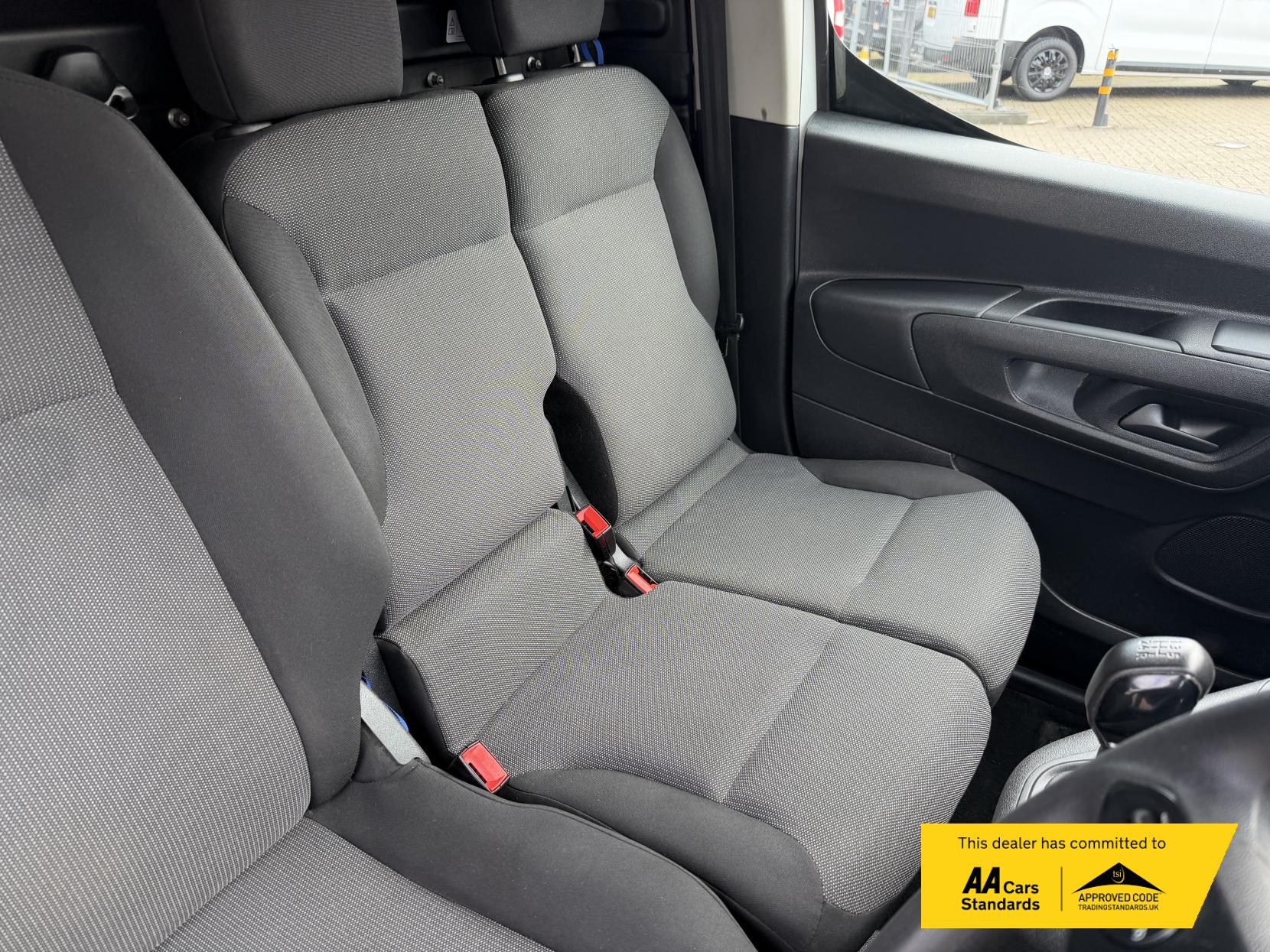2021 Vauxhall Combo 1.5 Turbo D 2300 Sportive Panel Van 4dr Diesel Manual L2 H1 Euro 6 (100 ps) - Thumbnail 12