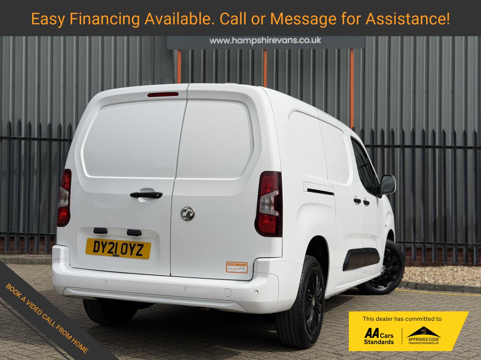 2021 Vauxhall Combo 1.5 Turbo D 2300 Sportive Panel Van 4dr Diesel Manual L2 H1 Euro 6 (100 ps) - Thumbnail 3