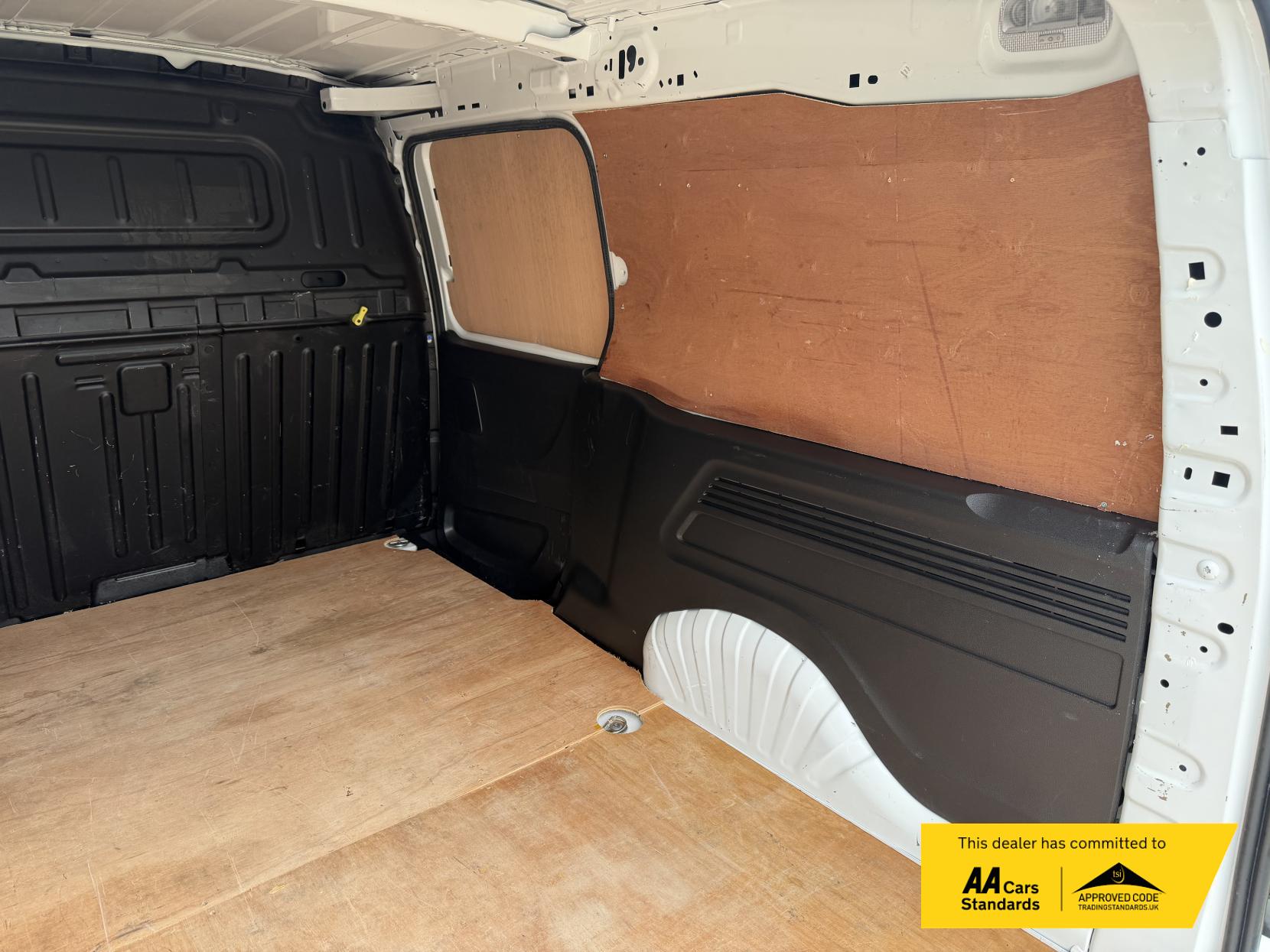 2021 Vauxhall Combo 1.5 Turbo D 2300 Sportive Panel Van 4dr Diesel Manual L2 H1 Euro 6 (100 ps) - Thumbnail 35