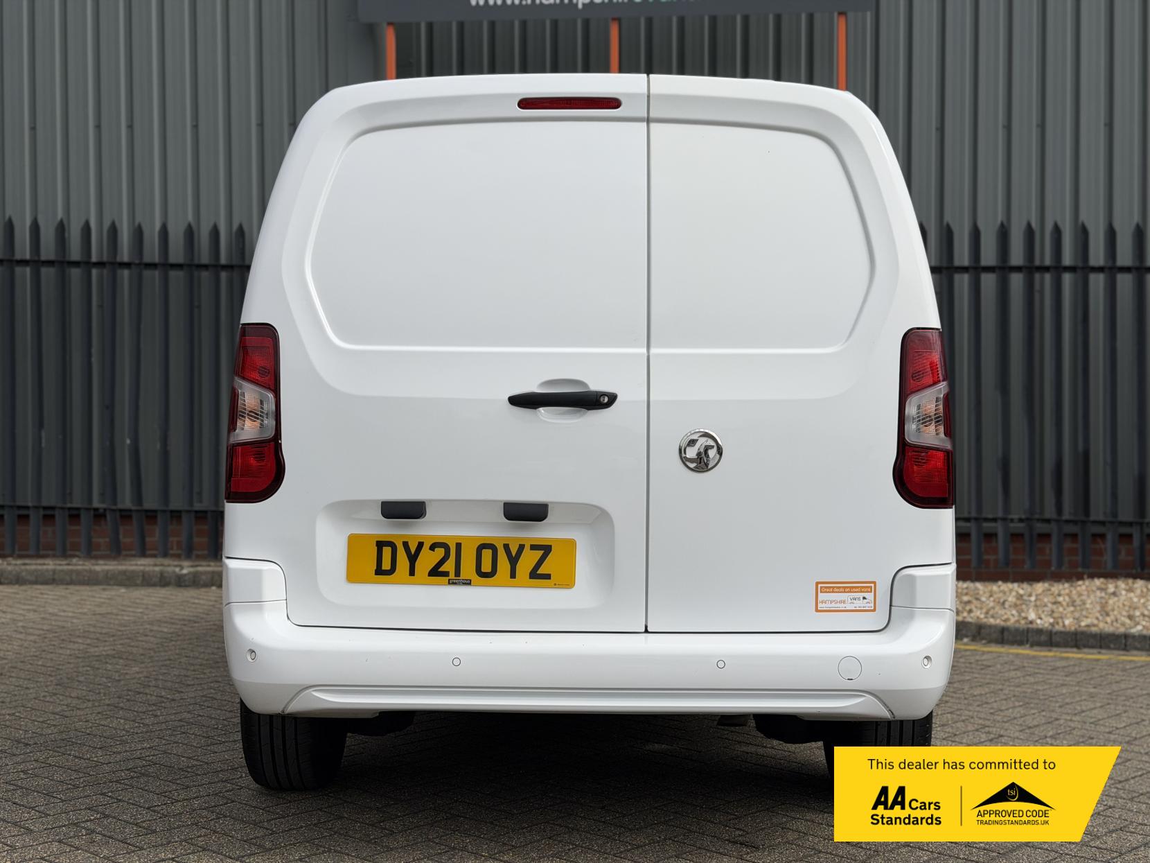 2021 Vauxhall Combo 1.5 Turbo D 2300 Sportive Panel Van 4dr Diesel Manual L2 H1 Euro 6 (100 ps) - Thumbnail 25