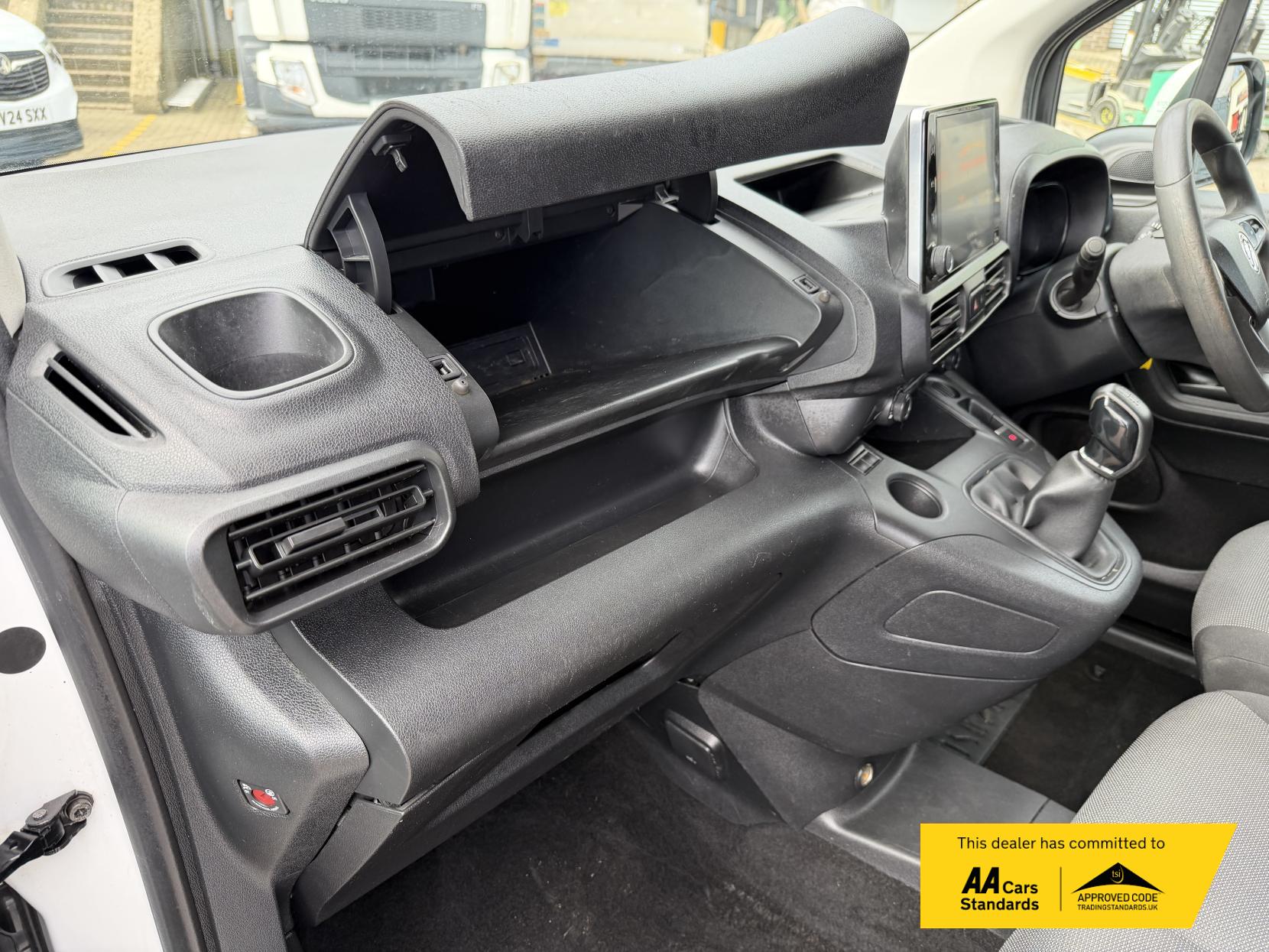 2021 Vauxhall Combo 1.5 Turbo D 2300 Sportive Panel Van 4dr Diesel Manual L2 H1 Euro 6 (100 ps) - Thumbnail 49