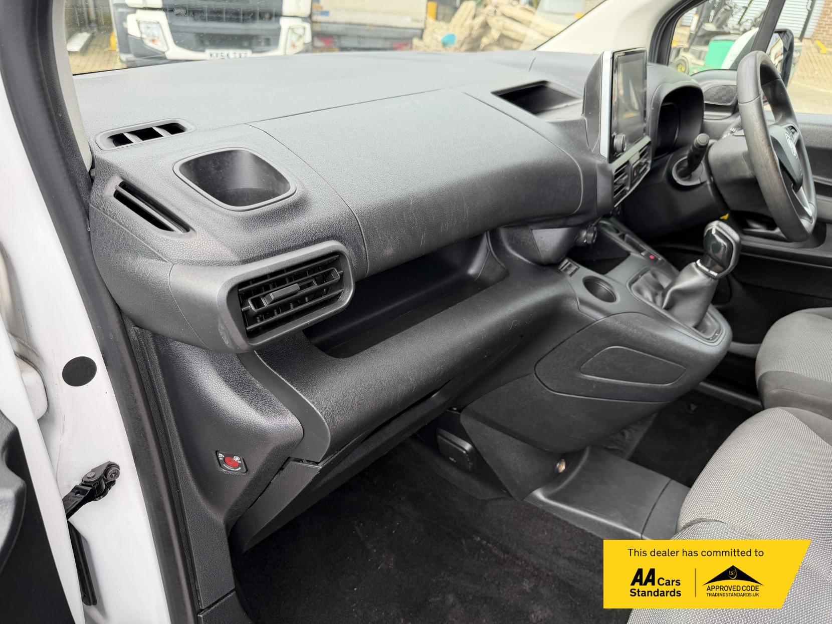 2021 Vauxhall Combo 1.5 Turbo D 2300 Sportive Panel Van 4dr Diesel Manual L2 H1 Euro 6 (100 ps) - Thumbnail 48