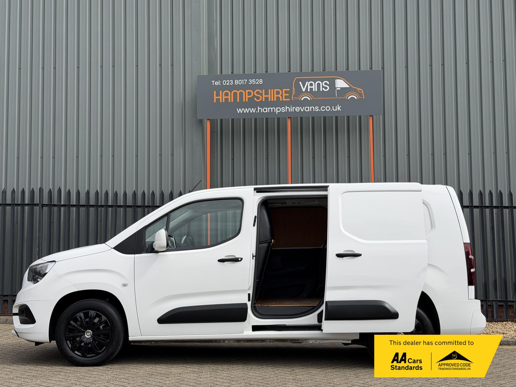 2021 Vauxhall Combo 1.5 Turbo D 2300 Sportive Panel Van 4dr Diesel Manual L2 H1 Euro 6 (100 ps) - Thumbnail 8