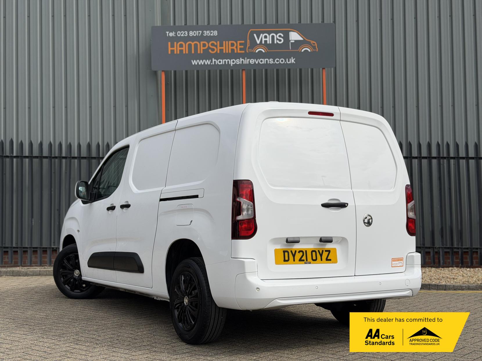 2021 Vauxhall Combo 1.5 Turbo D 2300 Sportive Panel Van 4dr Diesel Manual L2 H1 Euro 6 (100 ps) - Thumbnail 4