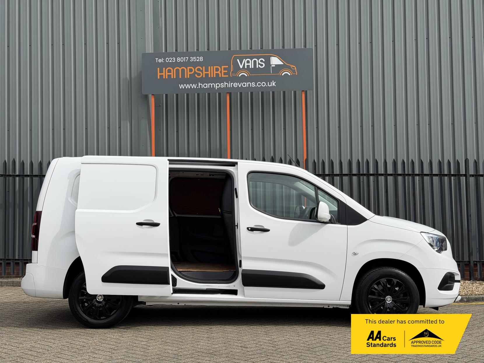 2021 Vauxhall Combo 1.5 Turbo D 2300 Sportive Panel Van 4dr Diesel Manual L2 H1 Euro 6 (100 ps) - Thumbnail 6