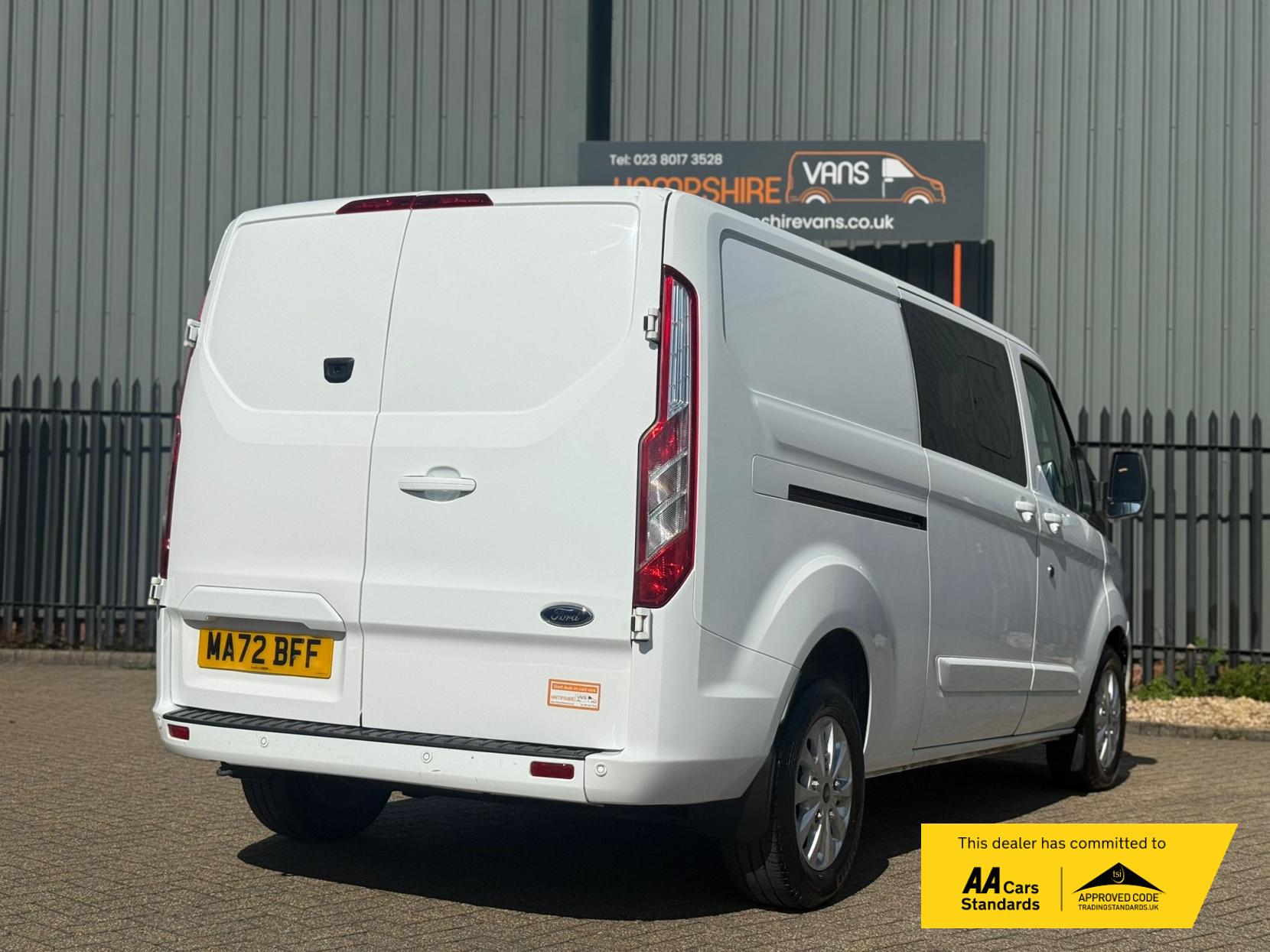 Ford Transit Custom 2.0 300 EcoBlue Limited Crew Van Double Cab 5dr Diesel Manual L2 H1 Euro 6 (s/s) (130 ps)