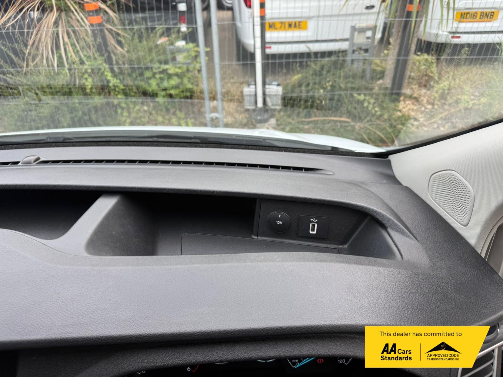 Ford Transit Custom 2.0 300 EcoBlue Limited Crew Van Double Cab 5dr Diesel Manual L2 H1 Euro 6 (s/s) (130 ps)