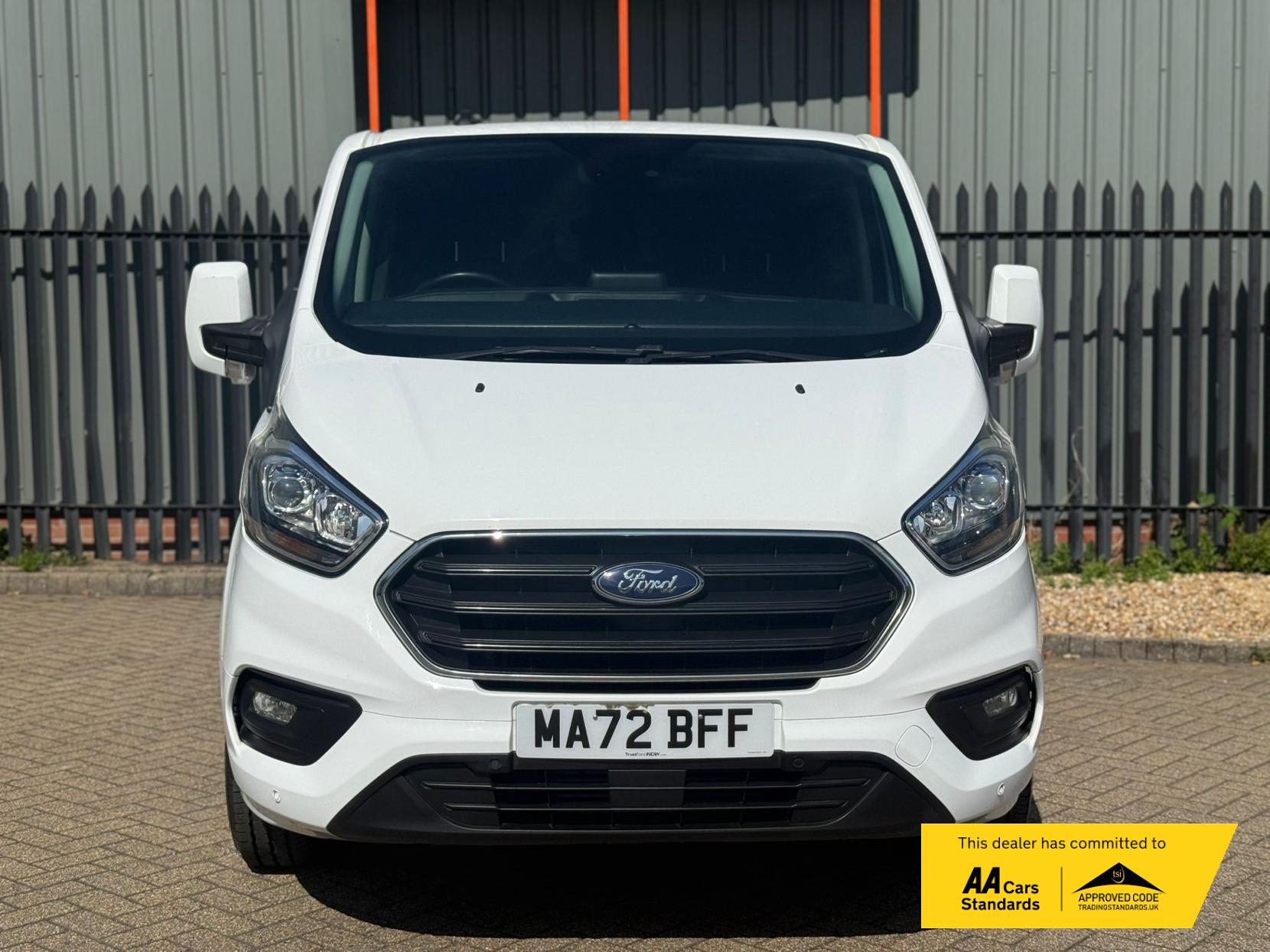 Ford Transit Custom 2.0 300 EcoBlue Limited Crew Van Double Cab 5dr Diesel Manual L2 H1 Euro 6 (s/s) (130 ps)