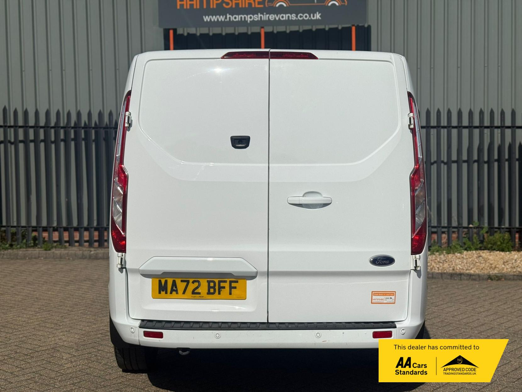 Ford Transit Custom 2.0 300 EcoBlue Limited Crew Van Double Cab 5dr Diesel Manual L2 H1 Euro 6 (s/s) (130 ps)