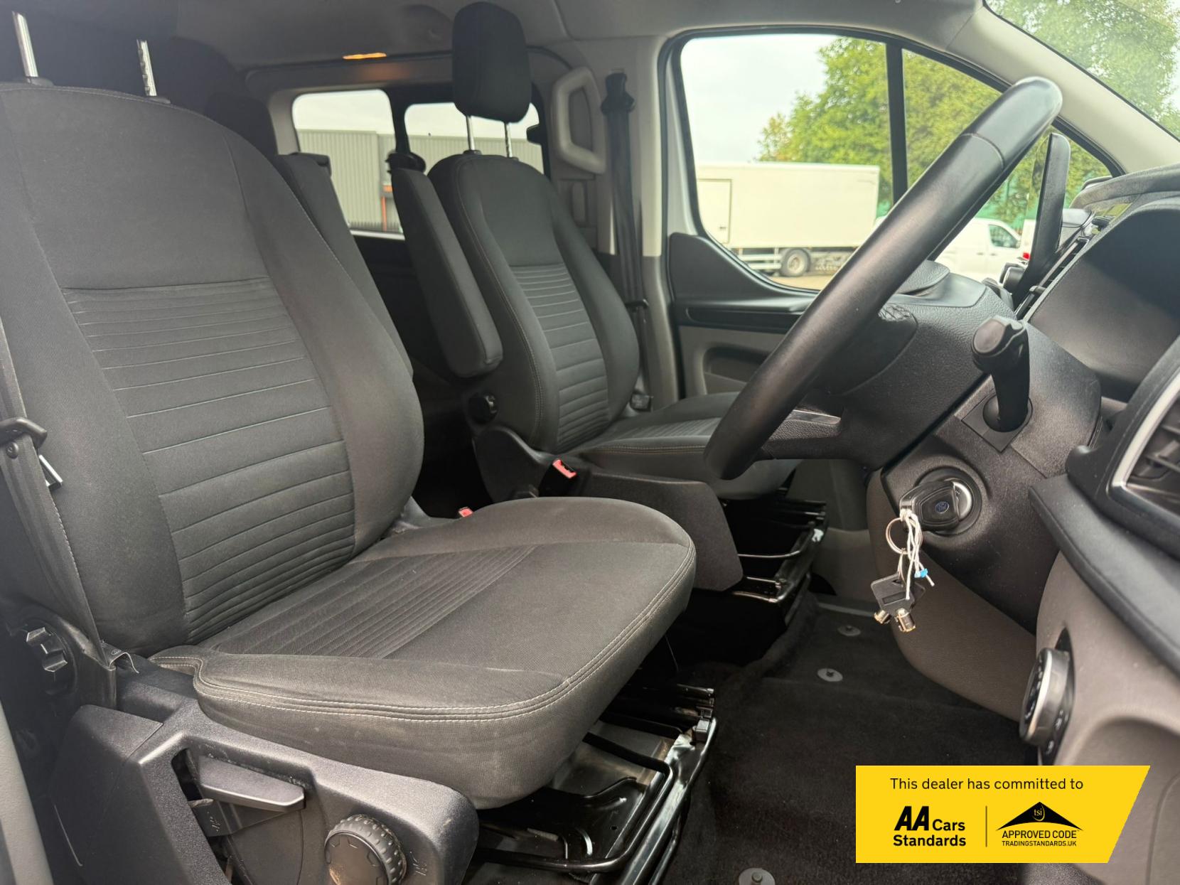 Ford Transit Custom 2.0 300 EcoBlue Limited Crew Van Double Cab 5dr Diesel Manual L2 H1 Euro 6 (s/s) (130 ps)