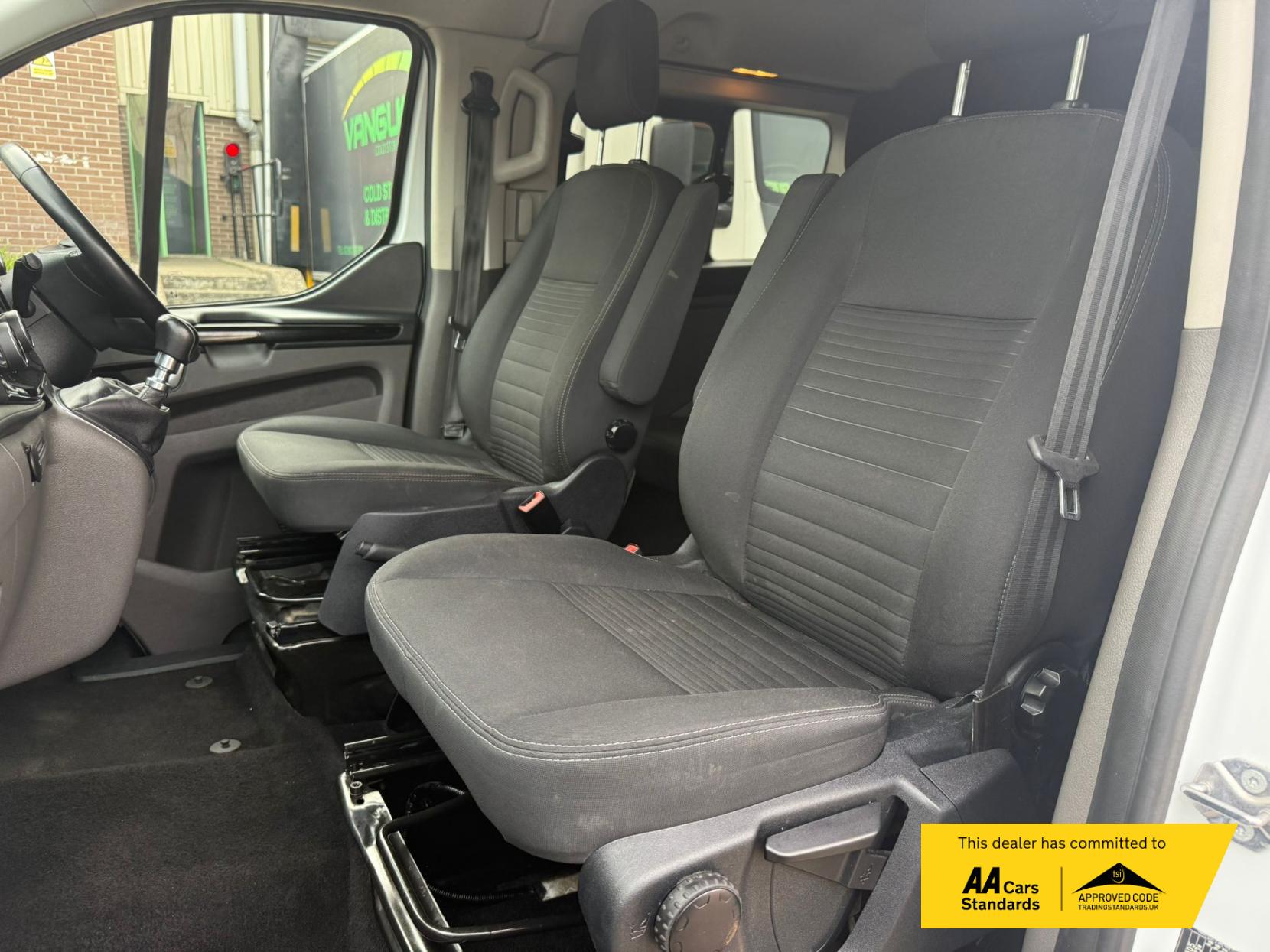 Ford Transit Custom 2.0 300 EcoBlue Limited Crew Van Double Cab 5dr Diesel Manual L2 H1 Euro 6 (s/s) (130 ps)