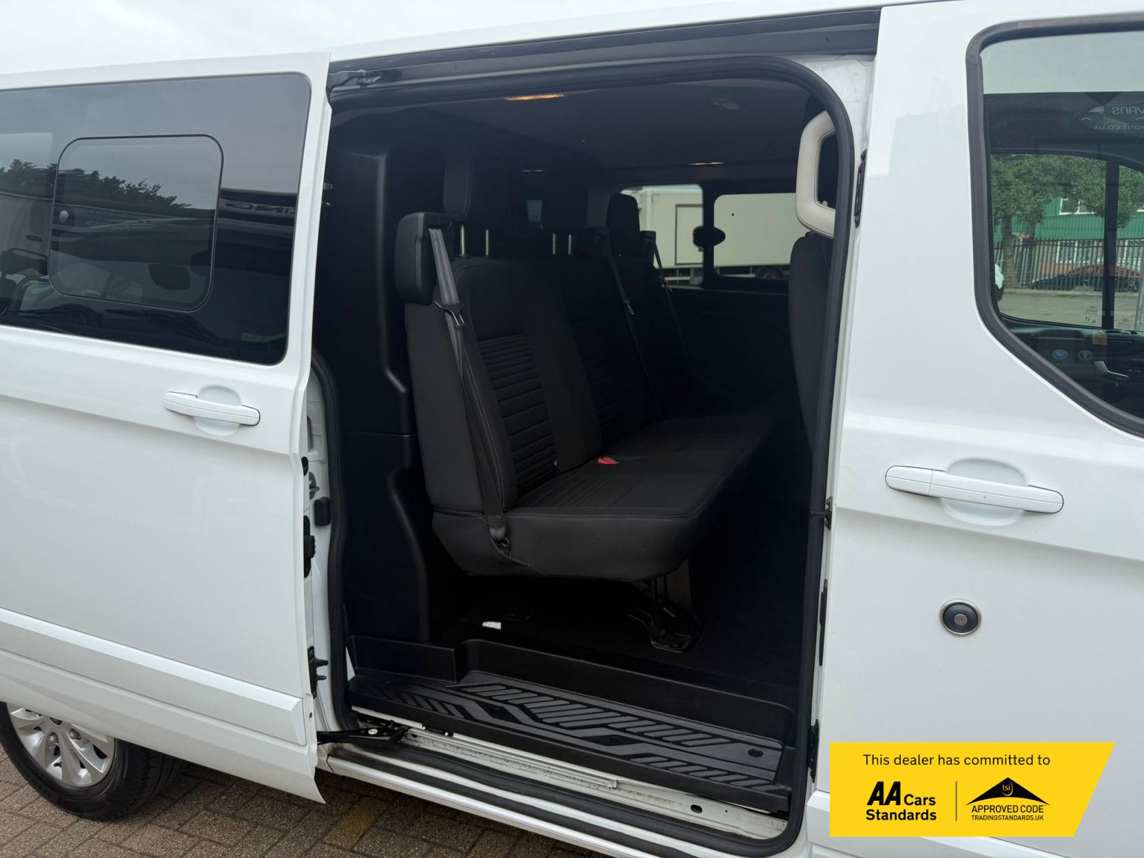 Ford Transit Custom 2.0 300 EcoBlue Limited Crew Van Double Cab 5dr Diesel Manual L2 H1 Euro 6 (s/s) (130 ps)