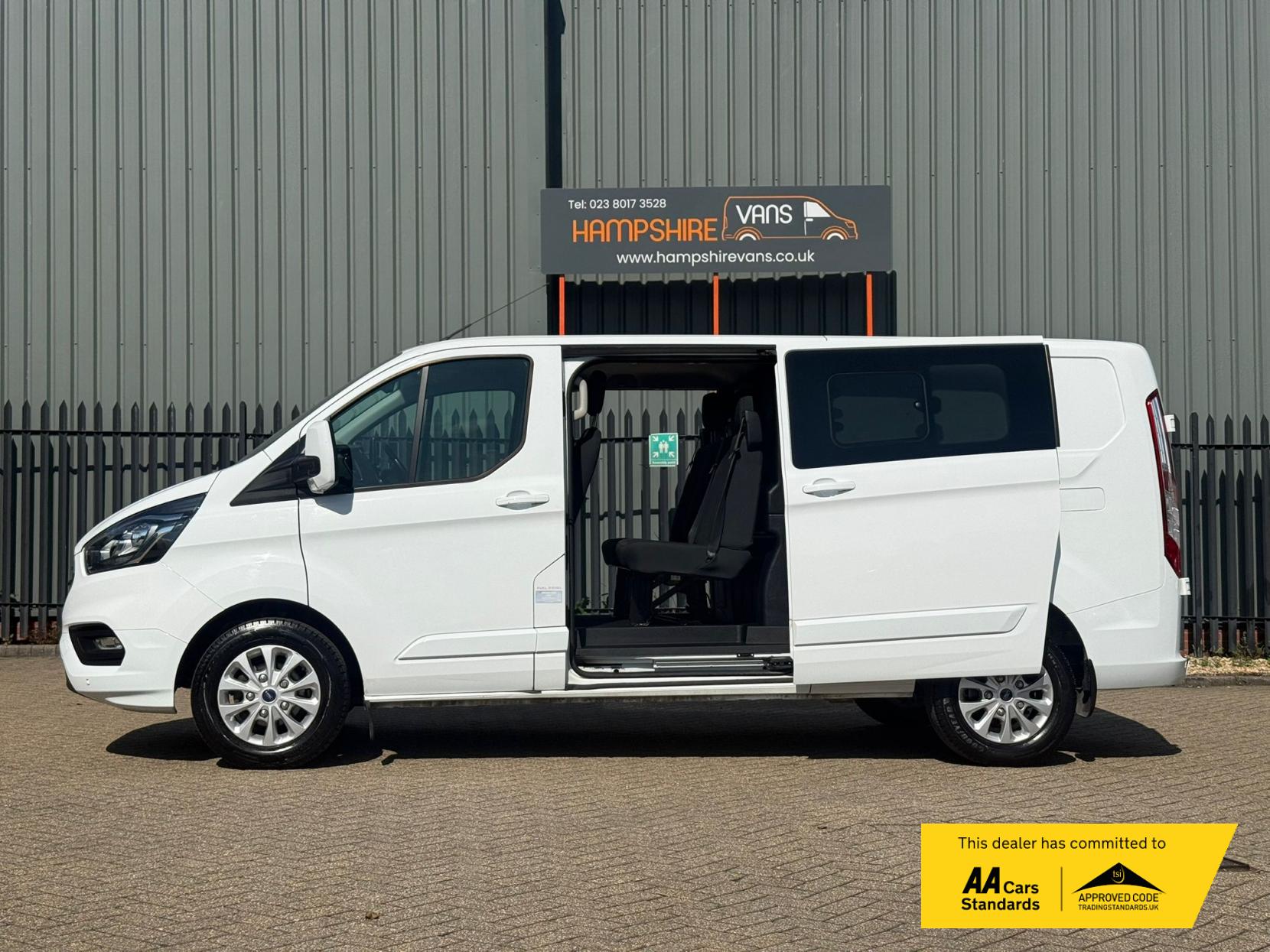Ford Transit Custom 2.0 300 EcoBlue Limited Crew Van Double Cab 5dr Diesel Manual L2 H1 Euro 6 (s/s) (130 ps)