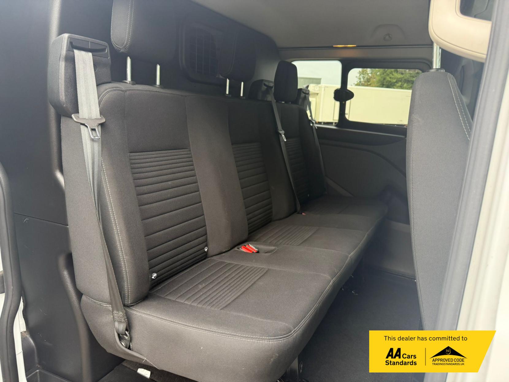Ford Transit Custom 2.0 300 EcoBlue Limited Crew Van Double Cab 5dr Diesel Manual L2 H1 Euro 6 (s/s) (130 ps)