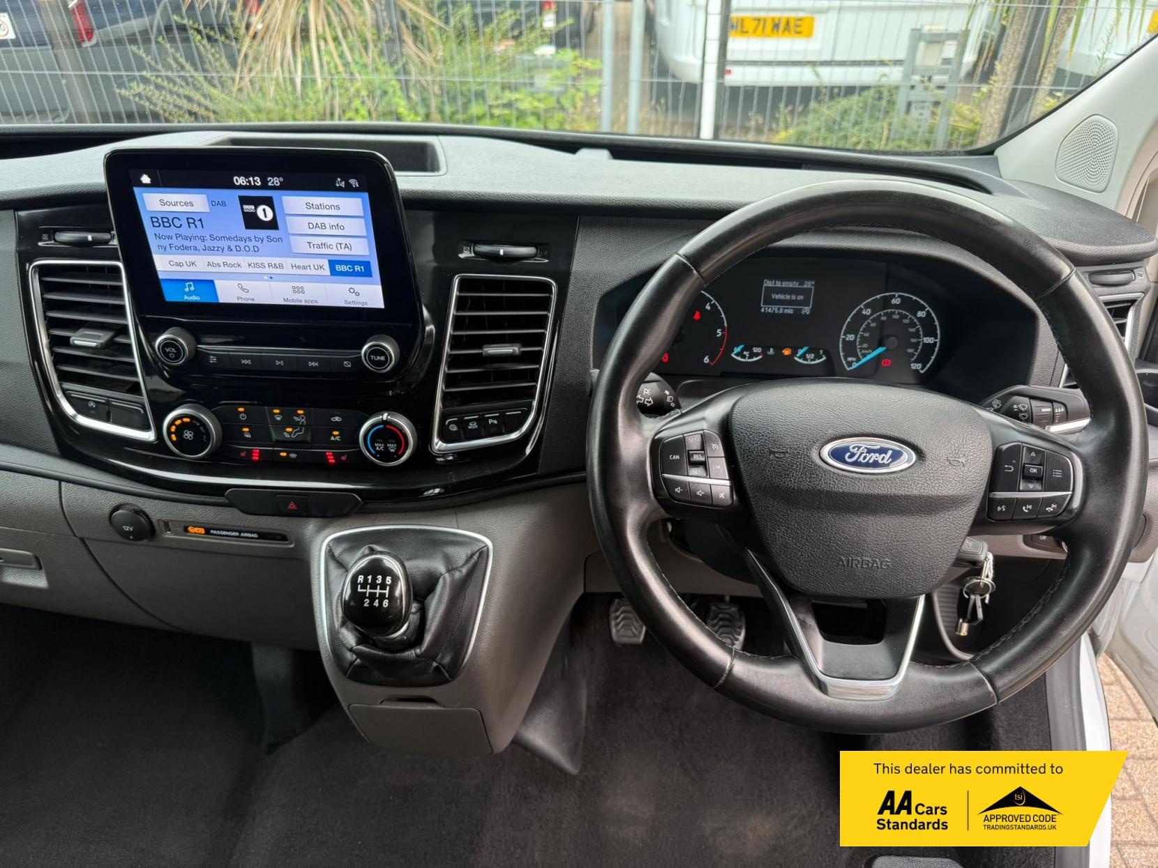Ford Transit Custom 2.0 300 EcoBlue Limited Crew Van Double Cab 5dr Diesel Manual L2 H1 Euro 6 (s/s) (130 ps)