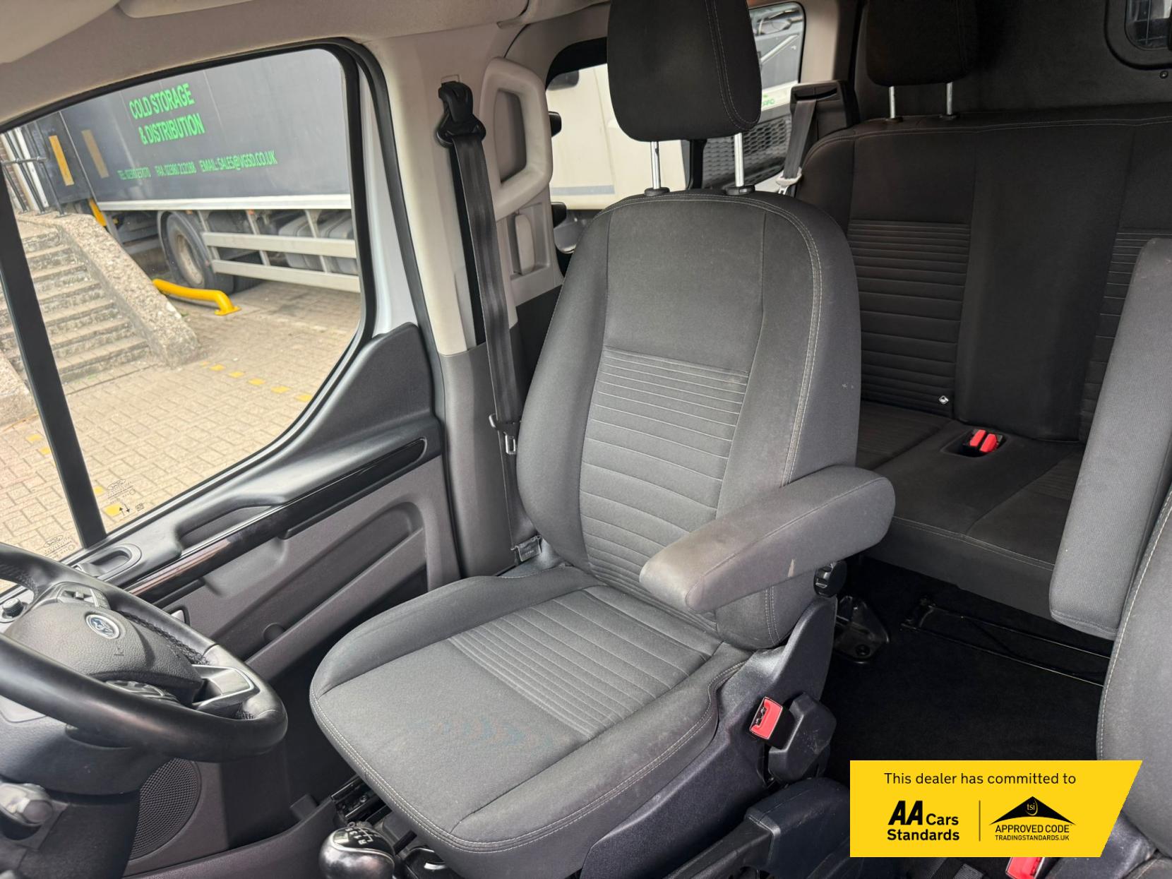 Ford Transit Custom 2.0 300 EcoBlue Limited Crew Van Double Cab 5dr Diesel Manual L2 H1 Euro 6 (s/s) (130 ps)
