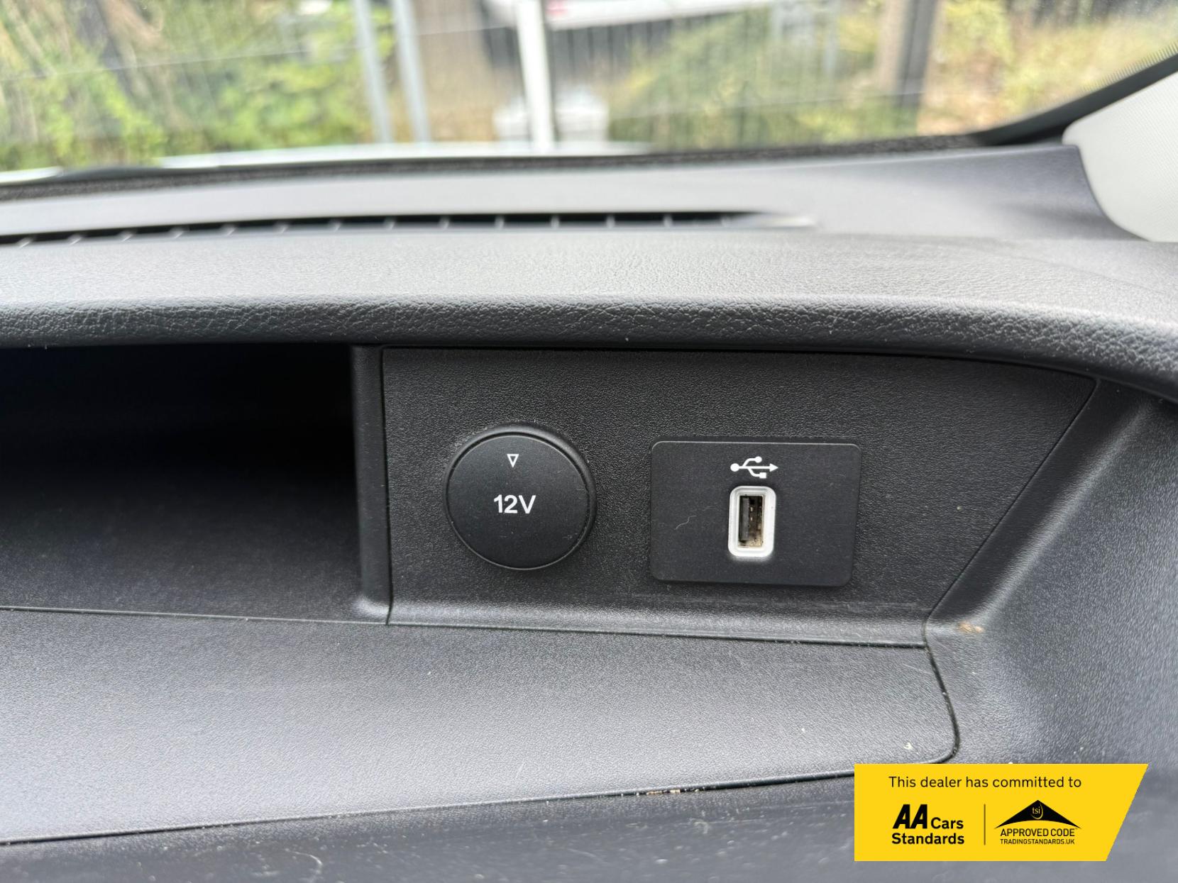 Ford Transit Custom 2.0 300 EcoBlue Limited Crew Van Double Cab 5dr Diesel Manual L2 H1 Euro 6 (s/s) (130 ps)