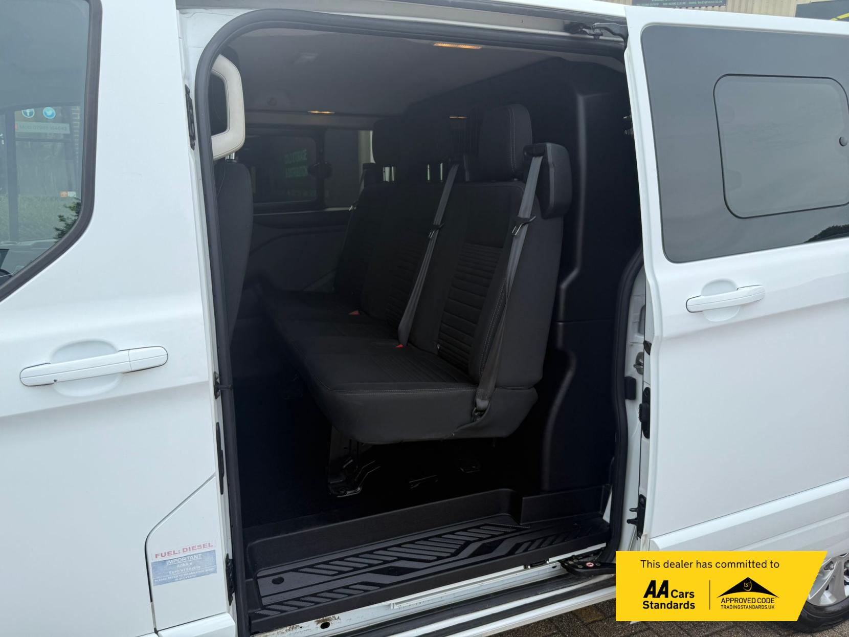 Ford Transit Custom 2.0 300 EcoBlue Limited Crew Van Double Cab 5dr Diesel Manual L2 H1 Euro 6 (s/s) (130 ps)