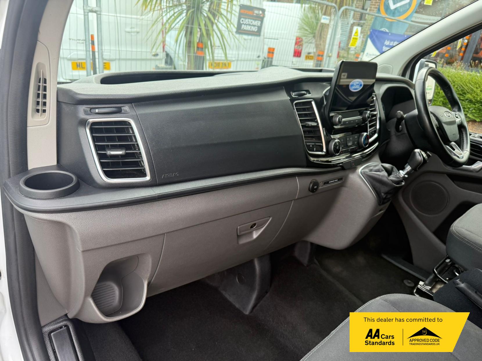 Ford Transit Custom 2.0 300 EcoBlue Limited Crew Van Double Cab 5dr Diesel Manual L2 H1 Euro 6 (s/s) (130 ps)