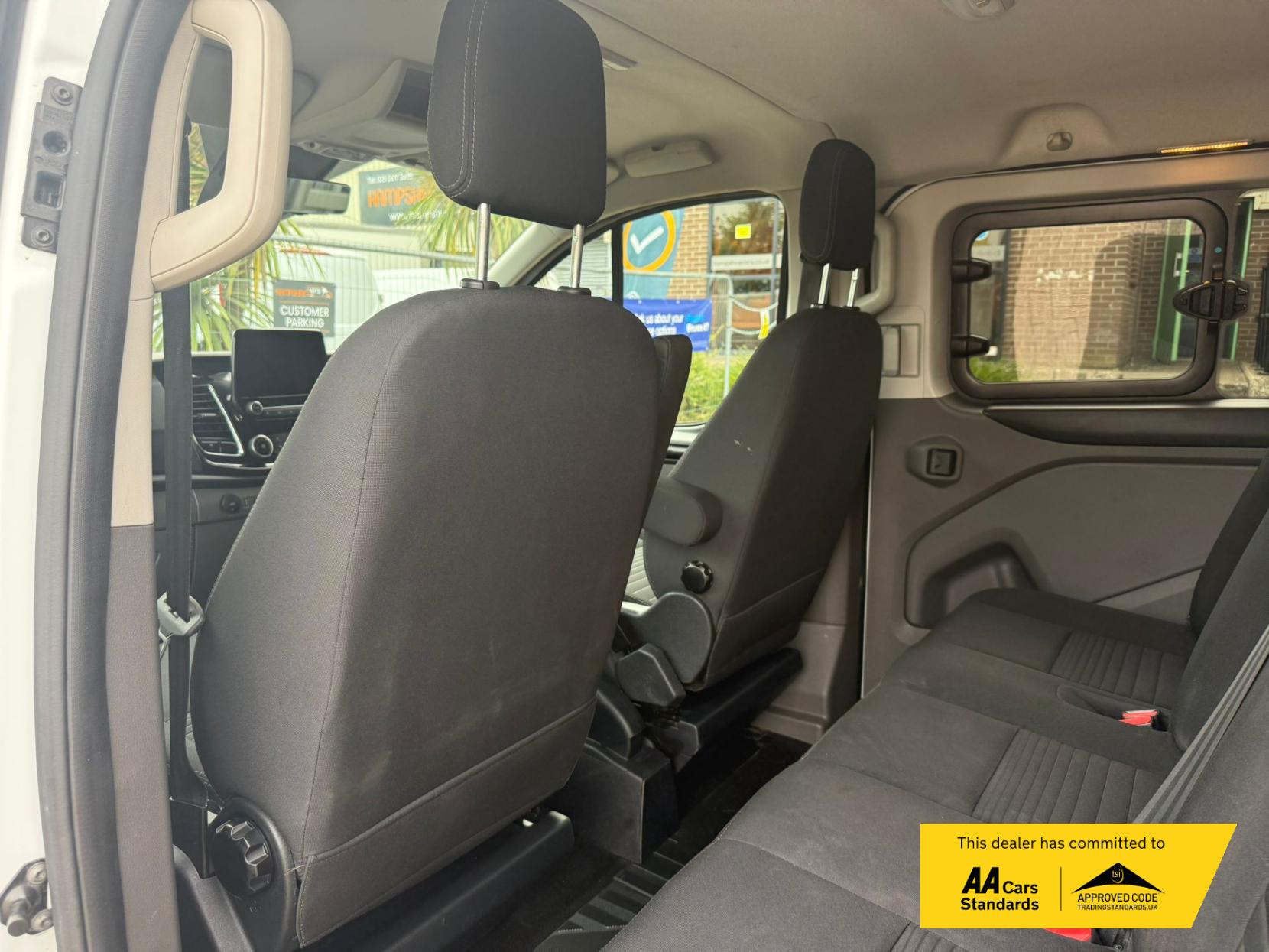 Ford Transit Custom 2.0 300 EcoBlue Limited Crew Van Double Cab 5dr Diesel Manual L2 H1 Euro 6 (s/s) (130 ps)