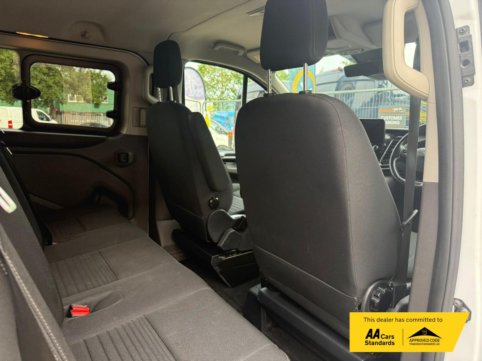 Ford Transit Custom 2.0 300 EcoBlue Limited Crew Van Double Cab 5dr Diesel Manual L2 H1 Euro 6 (s/s) (130 ps)