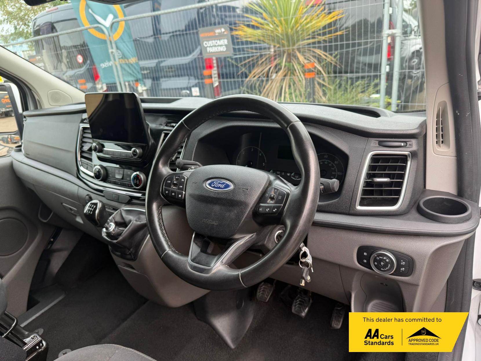 Ford Transit Custom 2.0 300 EcoBlue Limited Crew Van Double Cab 5dr Diesel Manual L2 H1 Euro 6 (s/s) (130 ps)