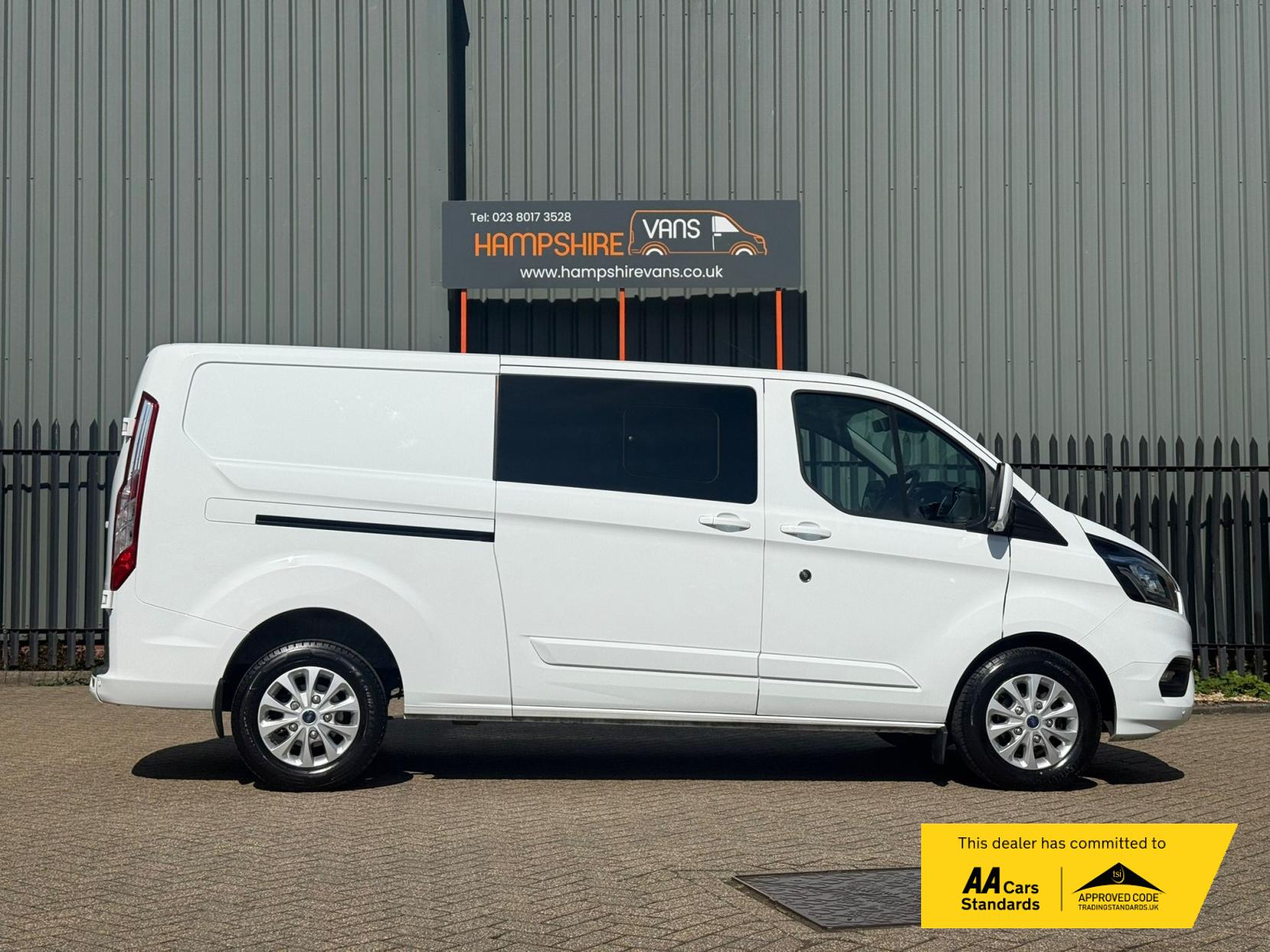 Ford Transit Custom 2.0 300 EcoBlue Limited Crew Van Double Cab 5dr Diesel Manual L2 H1 Euro 6 (s/s) (130 ps)
