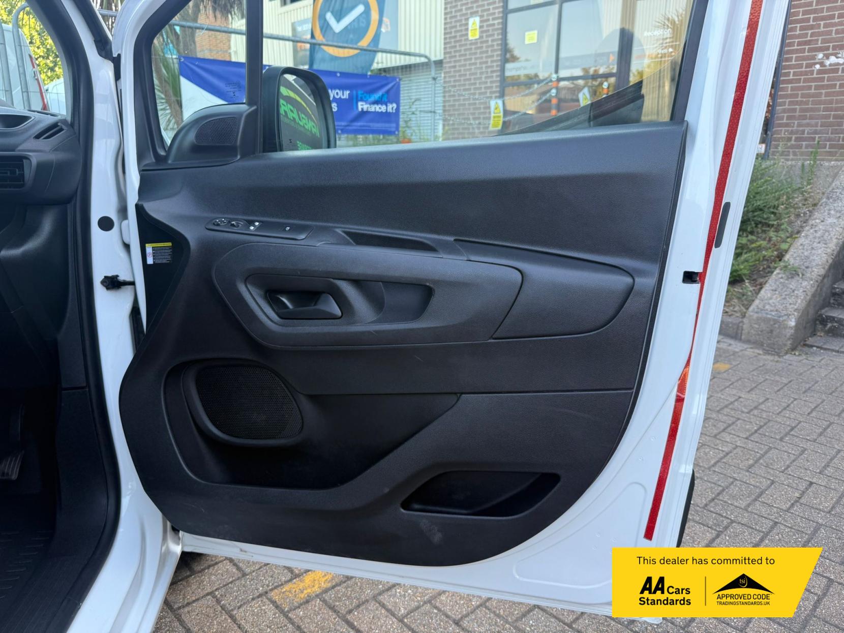 Peugeot Partner 1.5 BlueHDi 1000 Professional Standard Panel Van 5dr Diesel Manual SWB Euro 6 (100 bhp)