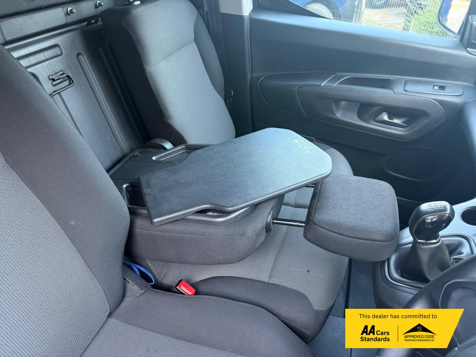 Peugeot Partner 1.5 BlueHDi 1000 Professional Standard Panel Van 5dr Diesel Manual SWB Euro 6 (100 bhp)