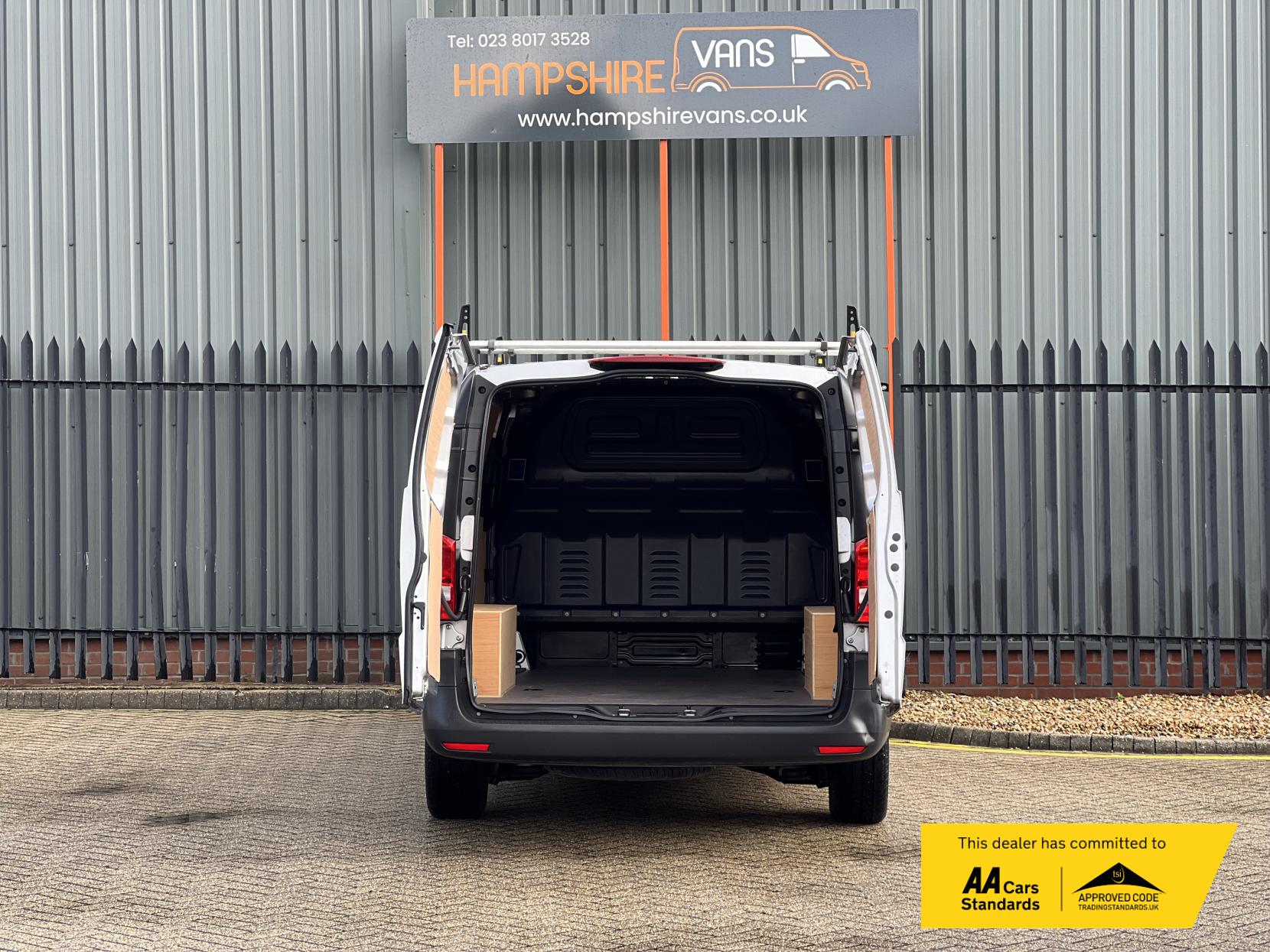 Mercedes-Benz eVito 114 e 41kWh Pure Panel Van 5dr Electric Auto FWD L2 (LWB) (115 ps)