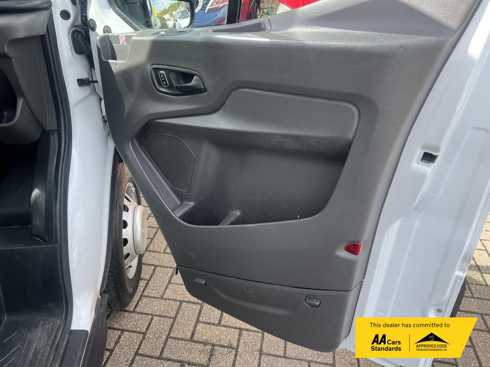 Ford Transit 2.0 350 EcoBlue Leader Tipper 2dr Diesel Manual RWD L2 Euro 6 (s/s) (1-Stop) (130 ps)