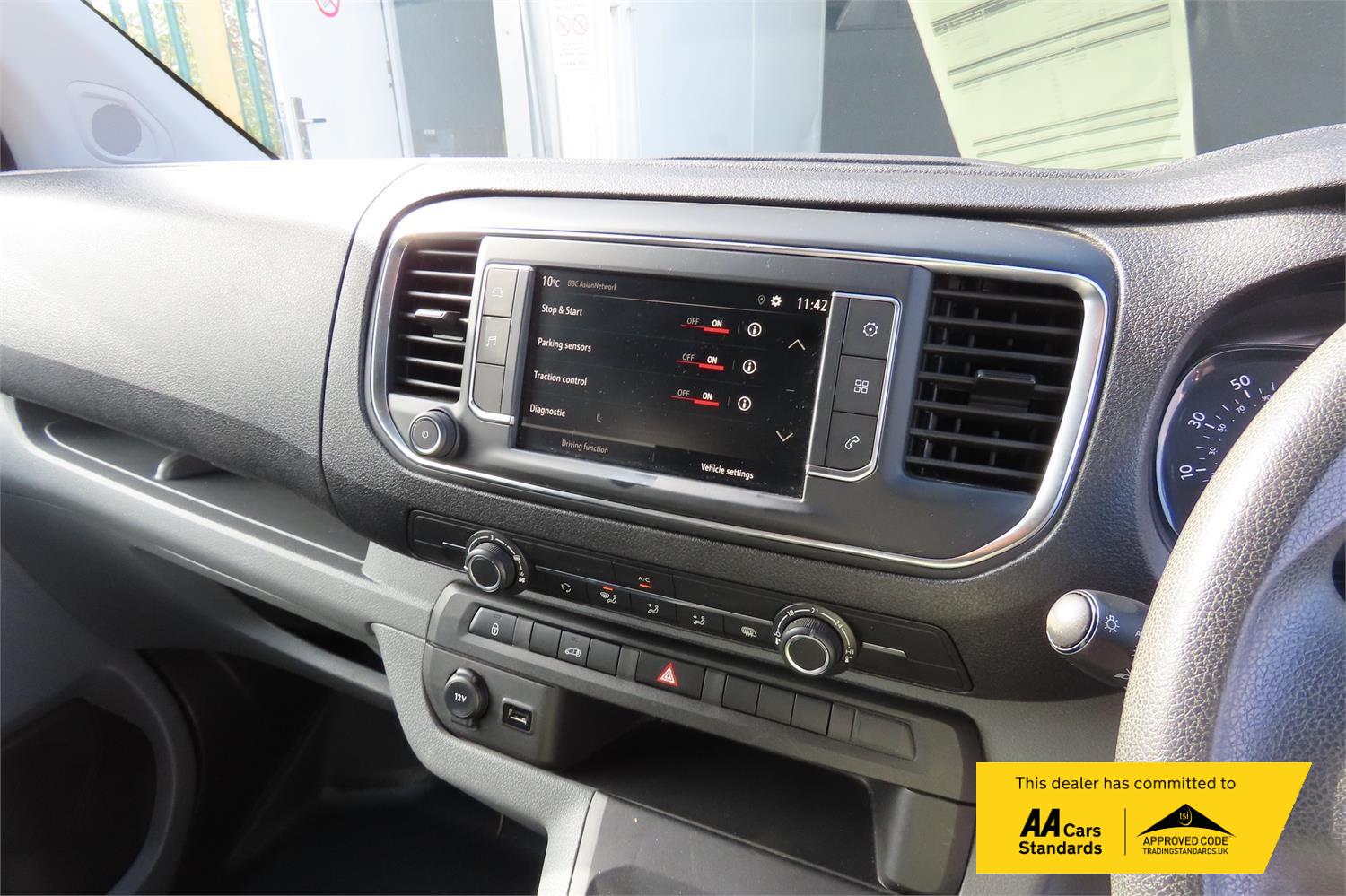 Vauxhall Vivaro 2.0 Turbo D 3100 Sportive Panel Van 5dr Diesel Manual L2 H1 Euro 6 (s/s) (120 ps)