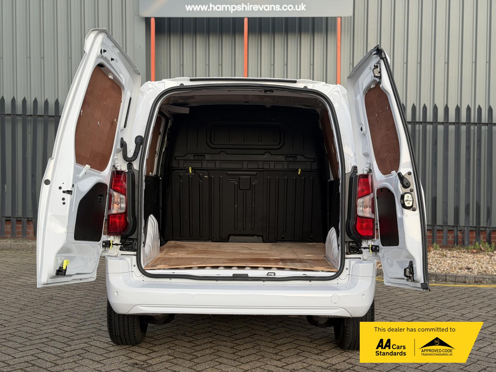 Vauxhall Combo 1.5 Turbo D 2300 Pro Panel Van 5dr Diesel Manual L1 H1 Euro 6 (s/s) (100 ps)