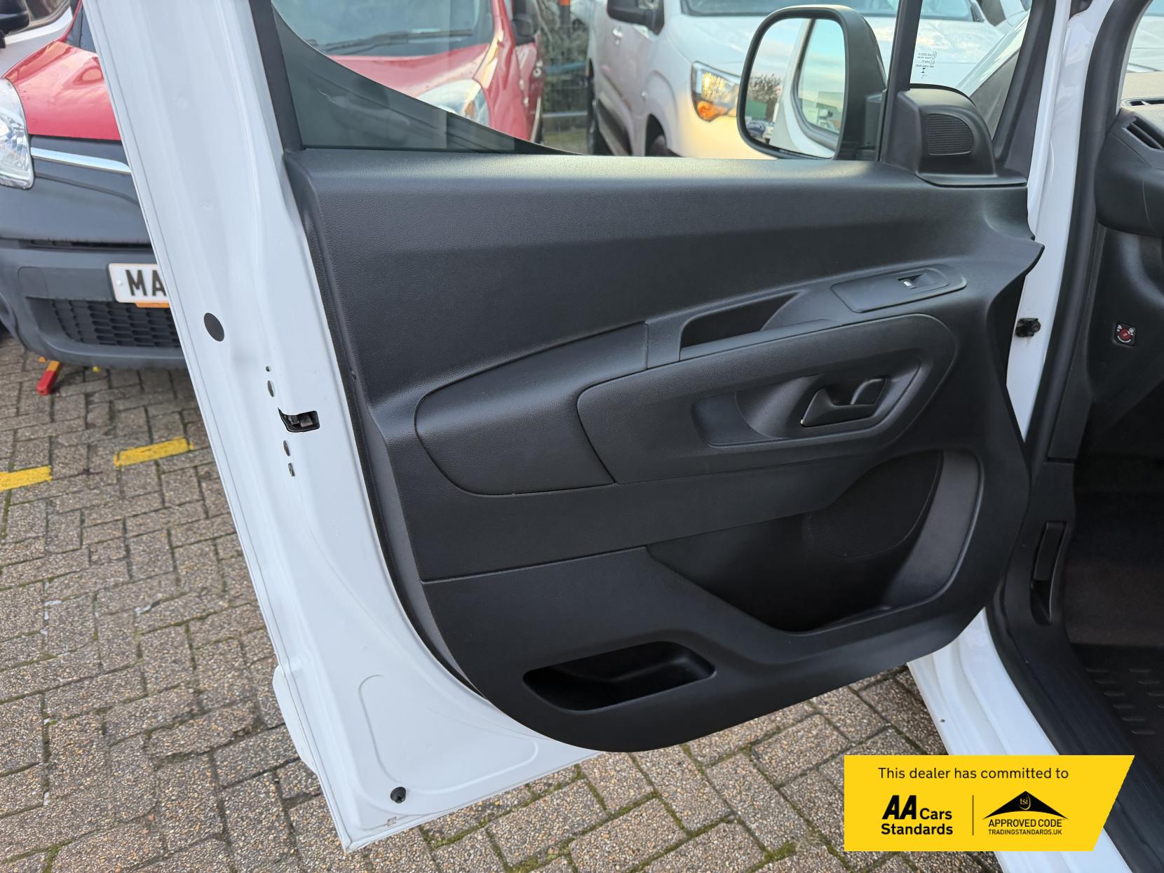 Vauxhall Combo 1.5 Turbo D 2300 Pro Panel Van 5dr Diesel Manual L1 H1 Euro 6 (s/s) (100 ps)