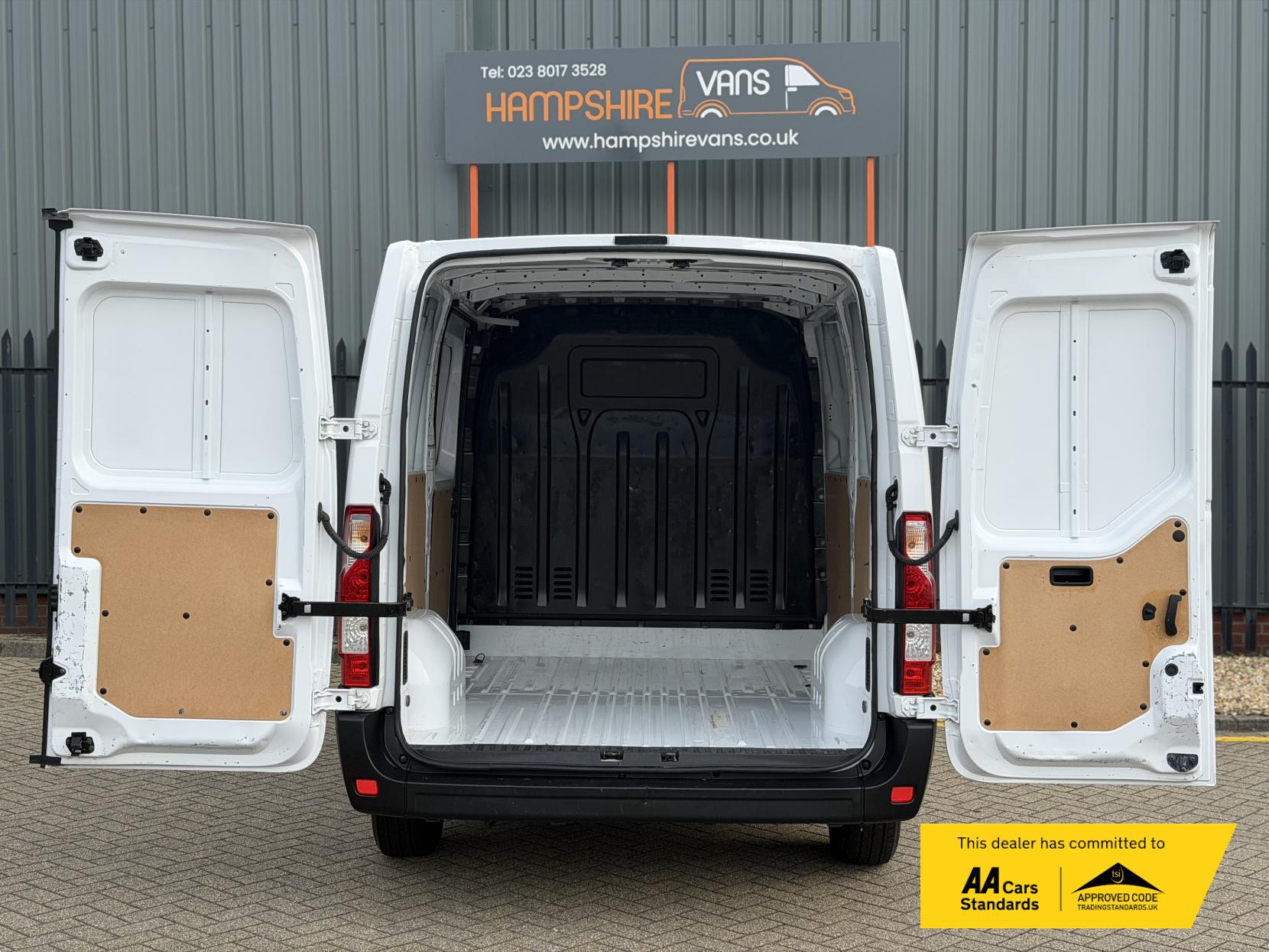 Vauxhall Movano 2.3 CDTi 3500 Panel Van 5dr Diesel Manual FWD L1 H1 Euro 6 (110 ps)