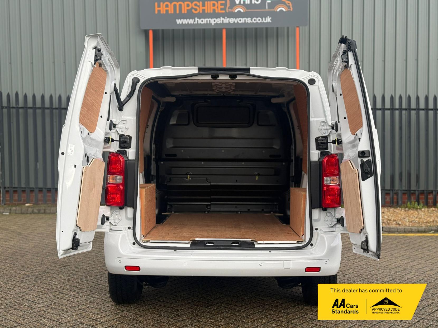 Peugeot Expert 1.5 BlueHDi 1000 Asphalt Premium + Standard Panel Van 6dr Diesel Manual MWB Euro 6 (s/s) (100 bhp)