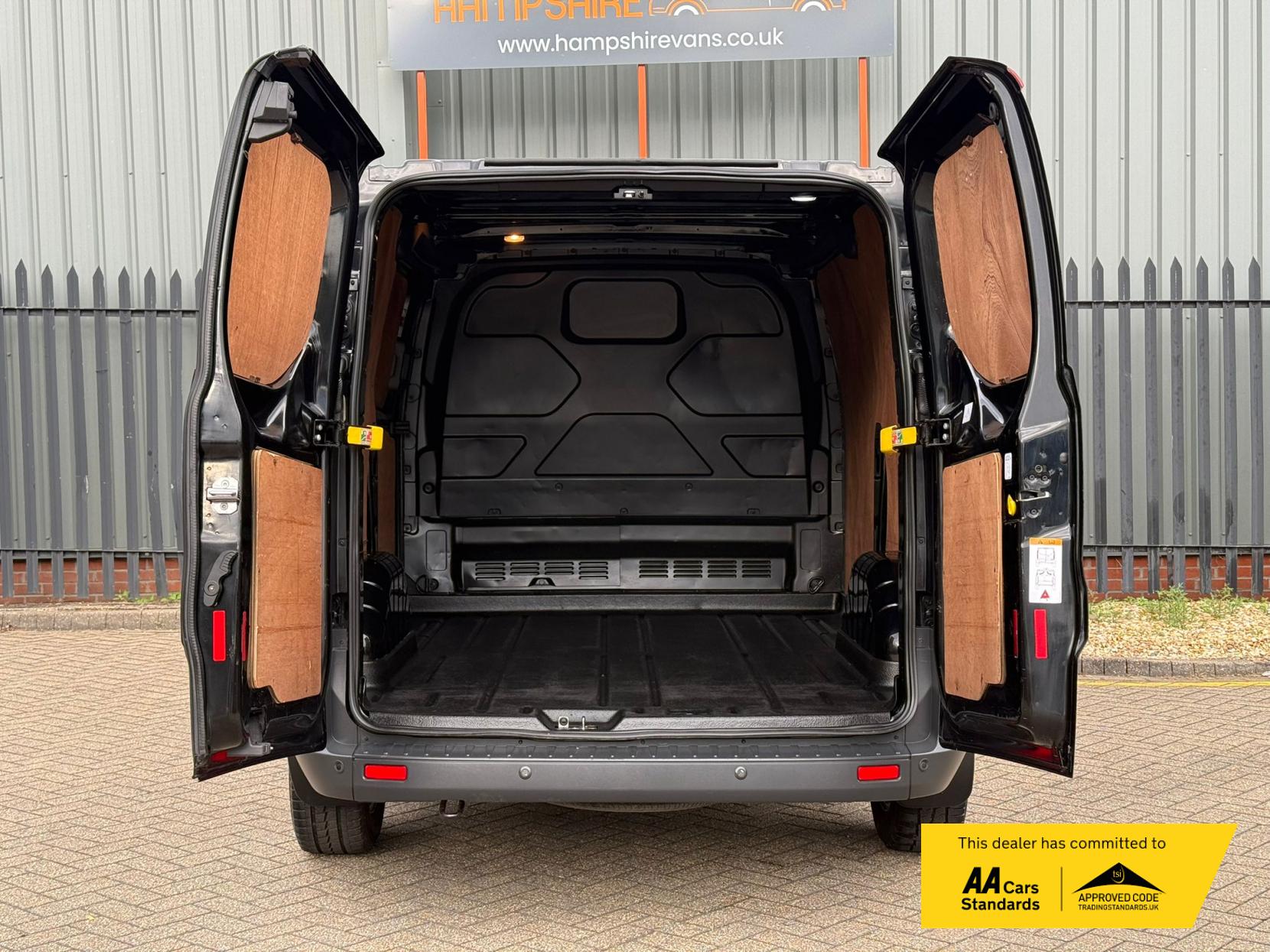 2018 Ford Transit Custom 2.0 TDCi 270 Trend Panel Van 5dr Diesel Manual L1 H1 (157 g/km, 128 bhp) - Thumbnail 15