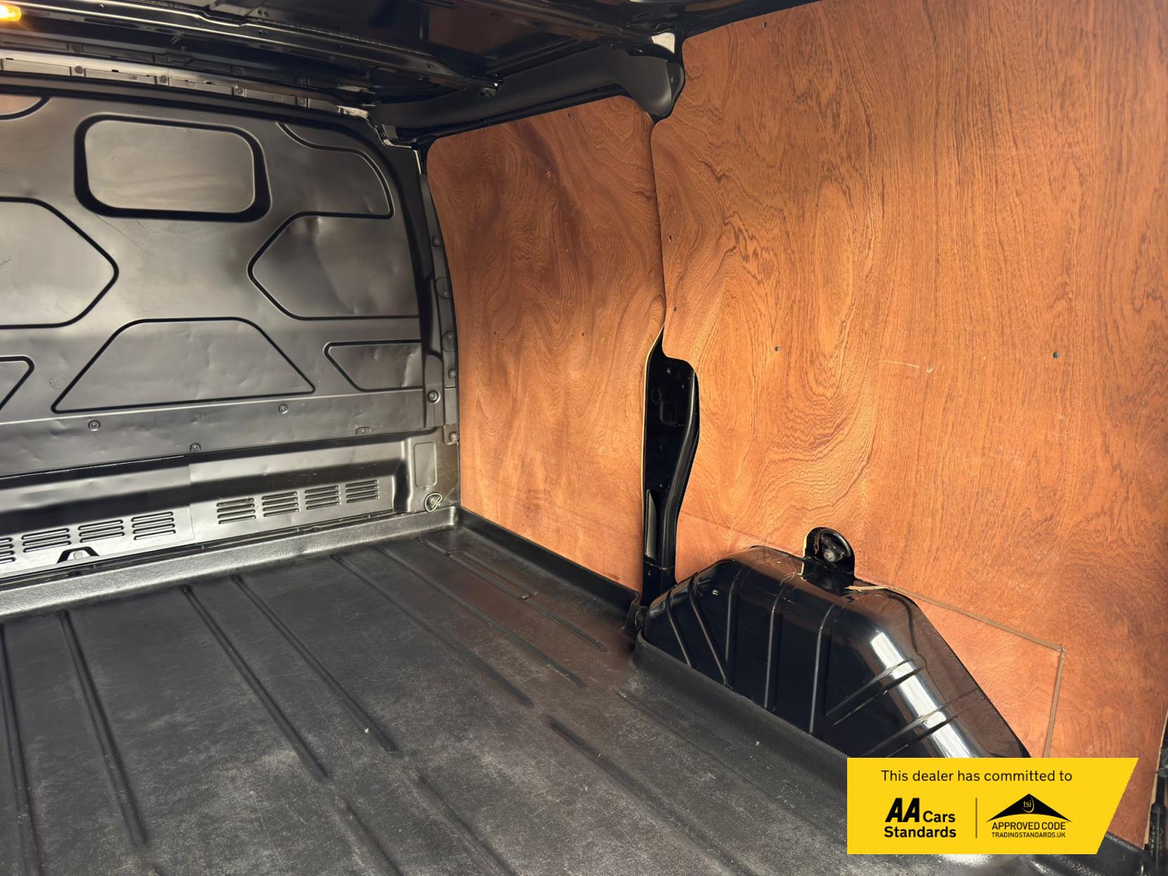 2018 Ford Transit Custom 2.0 TDCi 270 Trend Panel Van 5dr Diesel Manual L1 H1 (157 g/km, 128 bhp) - Thumbnail 19