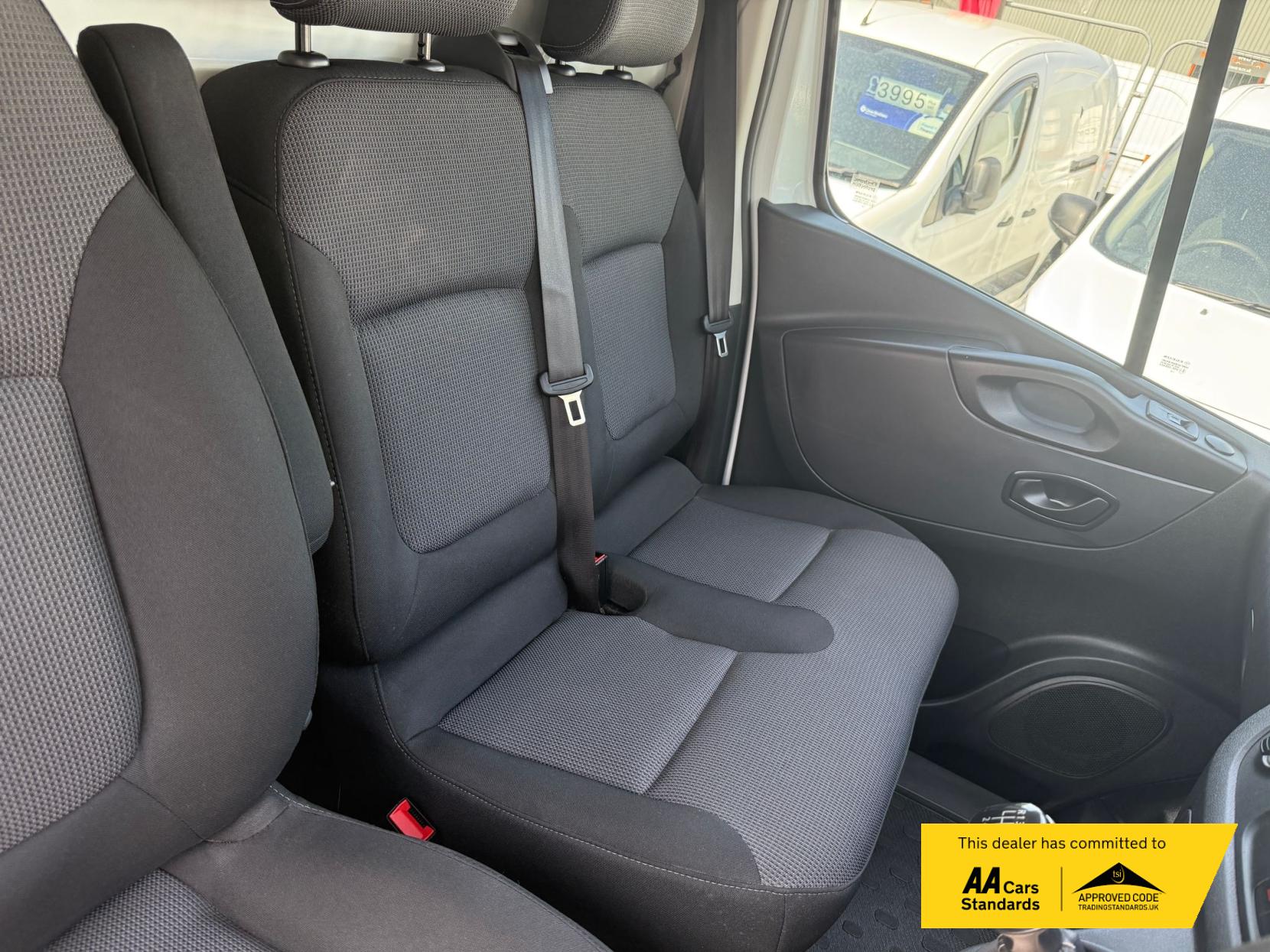 Renault Trafic 2.0 dCi ENERGY 28 Business Panel Van 5dr Diesel Manual SWB Standard Roof Euro 6 (s/s) (120 ps)