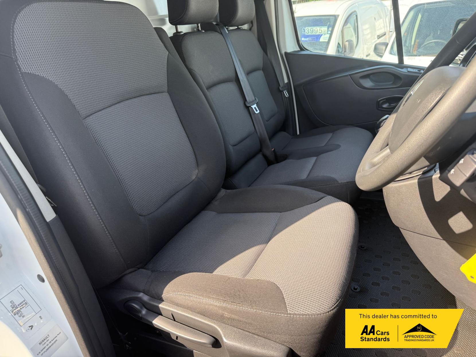 Renault Trafic 2.0 dCi ENERGY 28 Business Panel Van 5dr Diesel Manual SWB Standard Roof Euro 6 (s/s) (120 ps)