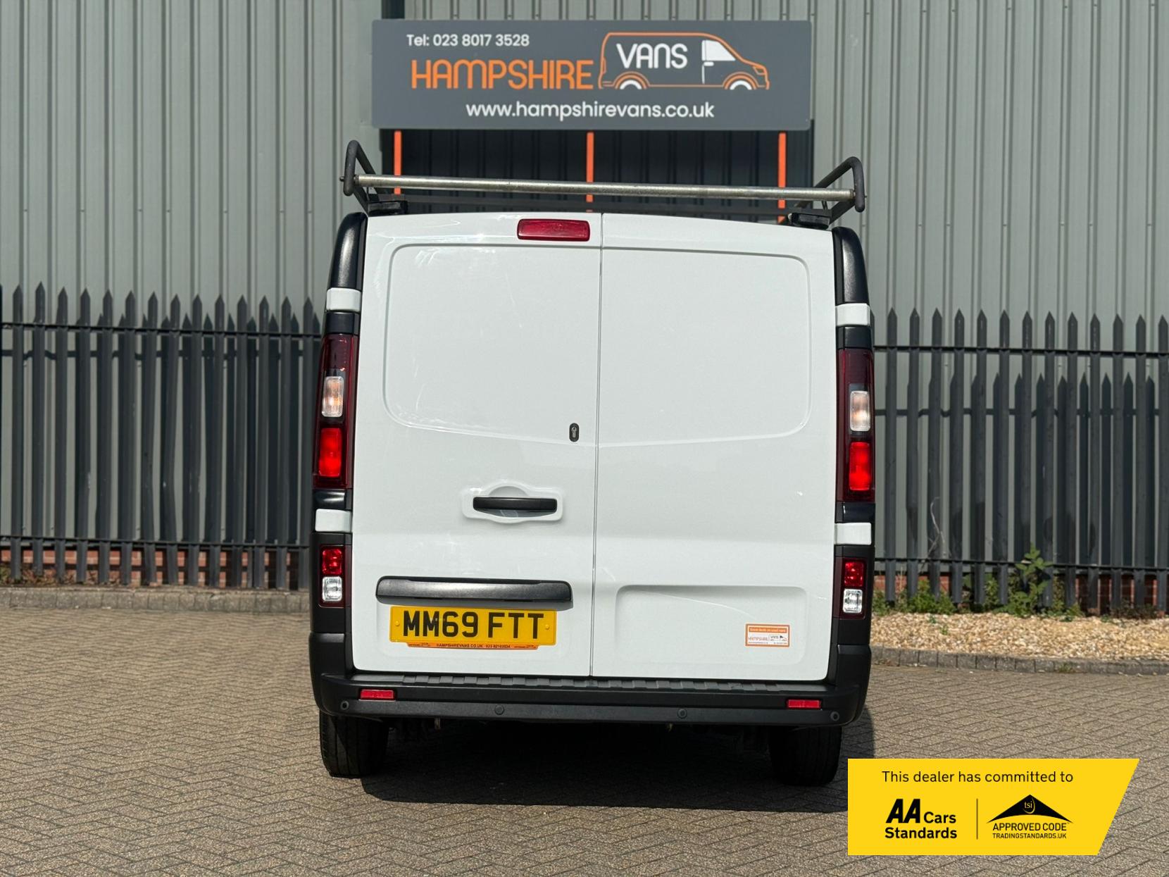 Renault Trafic 2.0 dCi ENERGY 28 Business Panel Van 5dr Diesel Manual SWB Standard Roof Euro 6 (s/s) (120 ps)