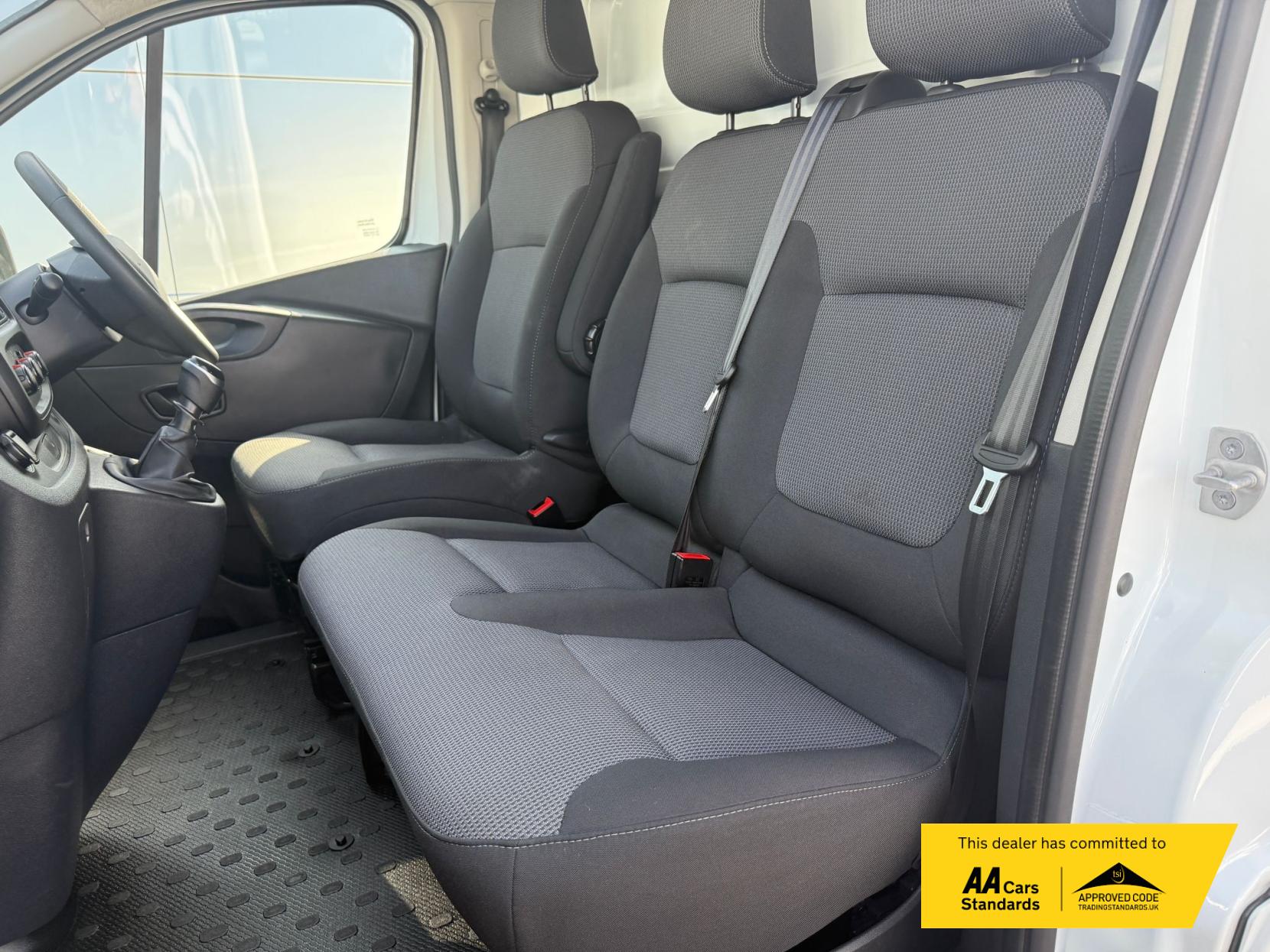 Renault Trafic 2.0 dCi ENERGY 28 Business Panel Van 5dr Diesel Manual SWB Standard Roof Euro 6 (s/s) (120 ps)